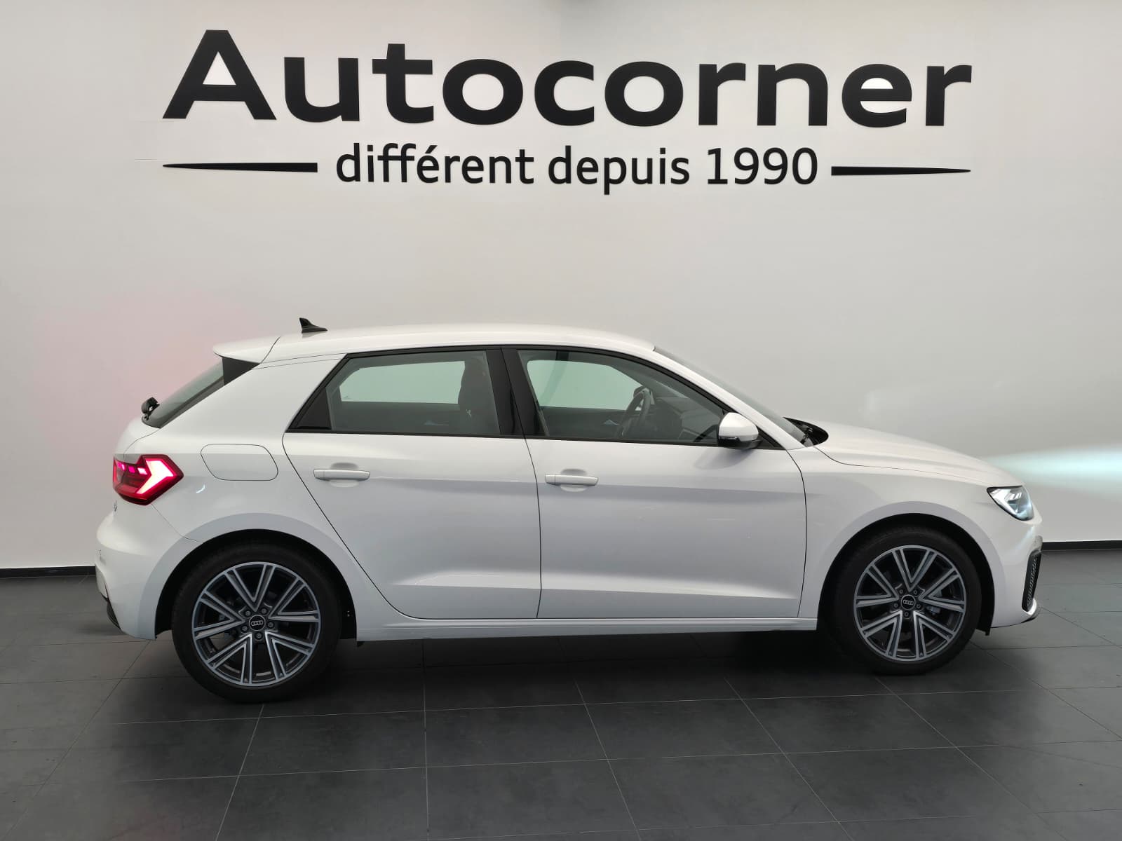 AUDI A1 Sportback 30 TFSI Attraction S-tronic-image-5