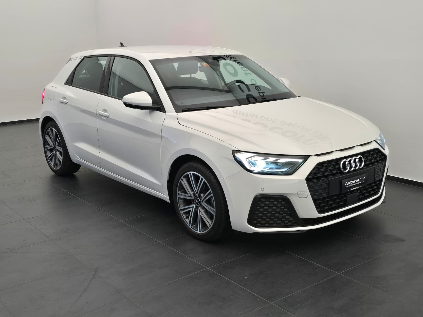 AUDI A1 Sportback 30 TFSI Attraction S-tronic-image-4
