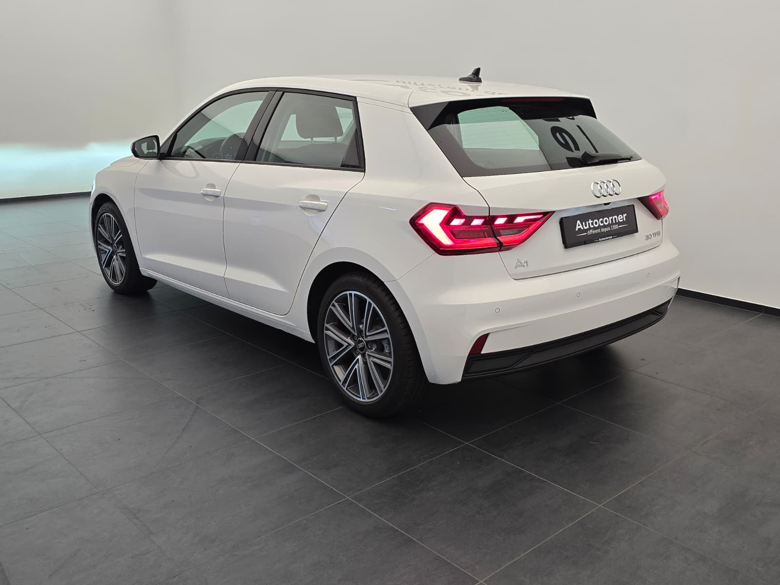 AUDI A1 Sportback 30 TFSI Attraction S-tronic-image-8