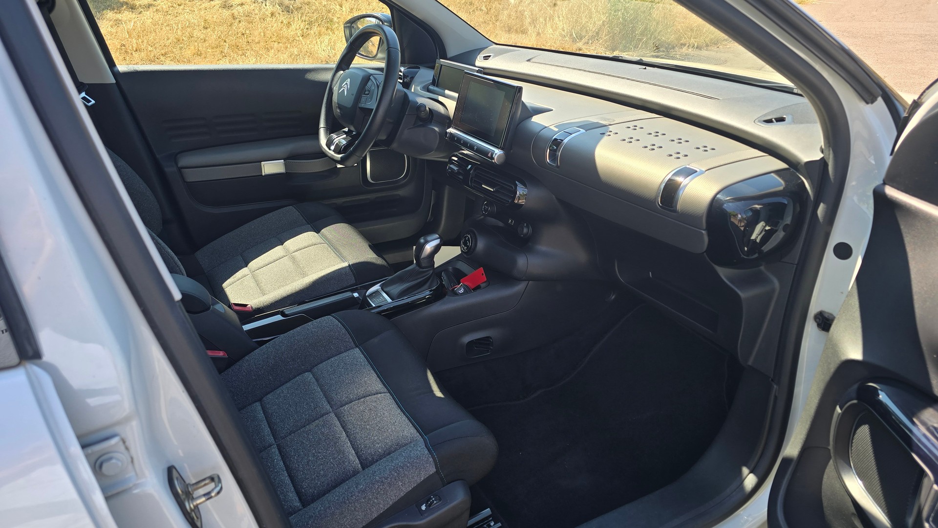 CITROEN C4 Cactus 1.2 Pure Tech Shine EAT6, Zahnriemen neu, Automat-image-12