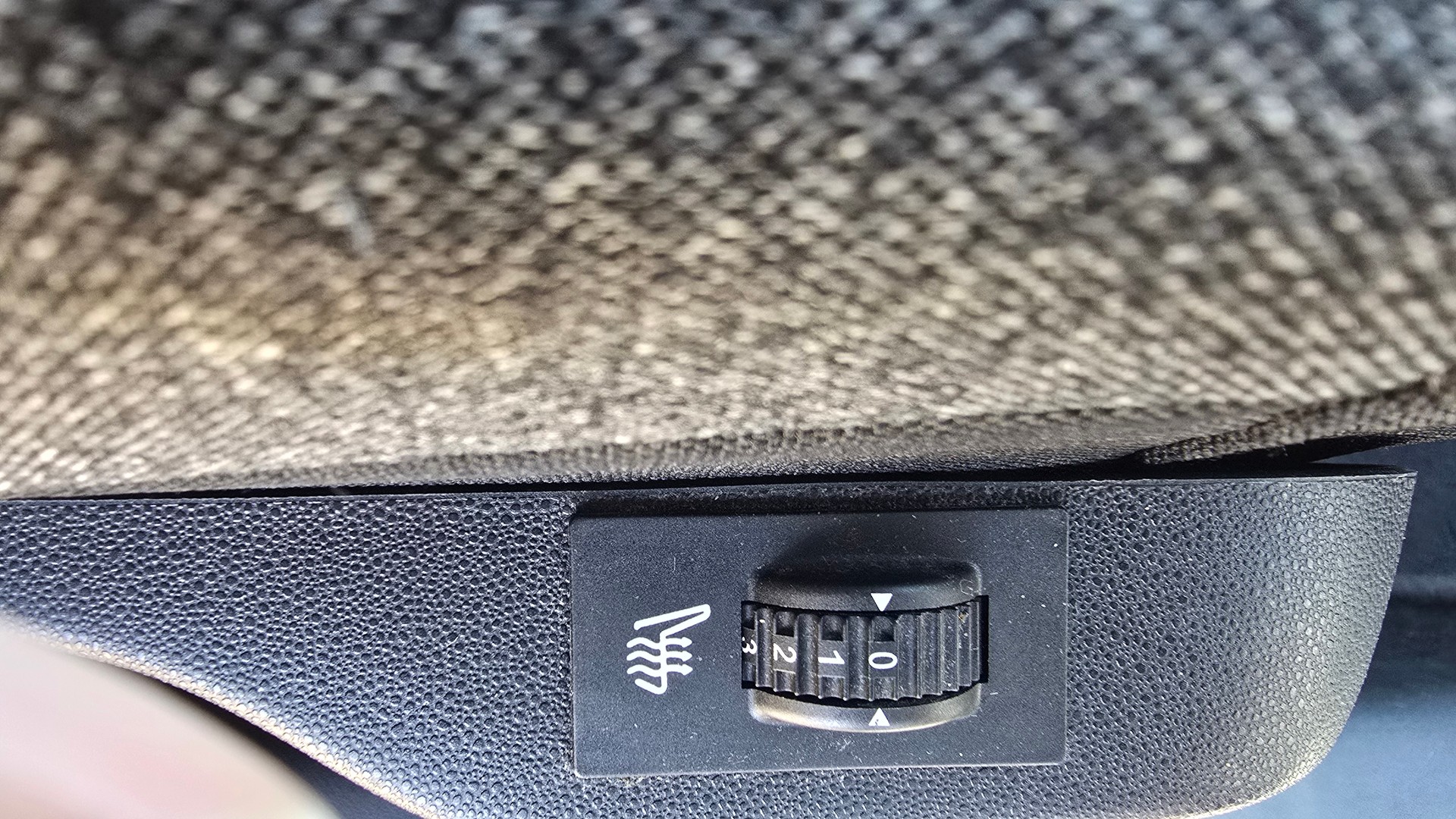CITROEN C4 Cactus 1.2 Pure Tech Shine EAT6, Zahnriemen neu, Automat-image-13