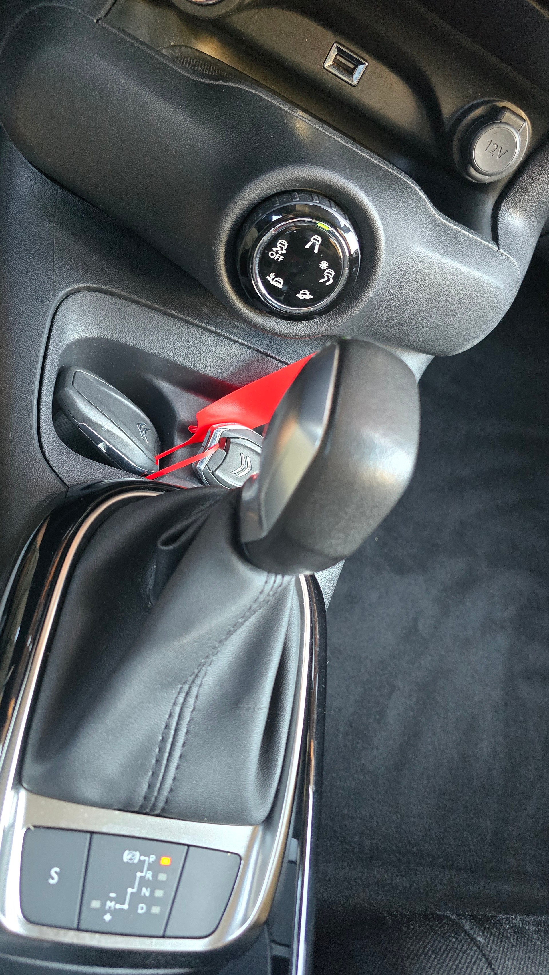 CITROEN C4 Cactus 1.2 Pure Tech Shine EAT6, Zahnriemen neu, Automat-image-6