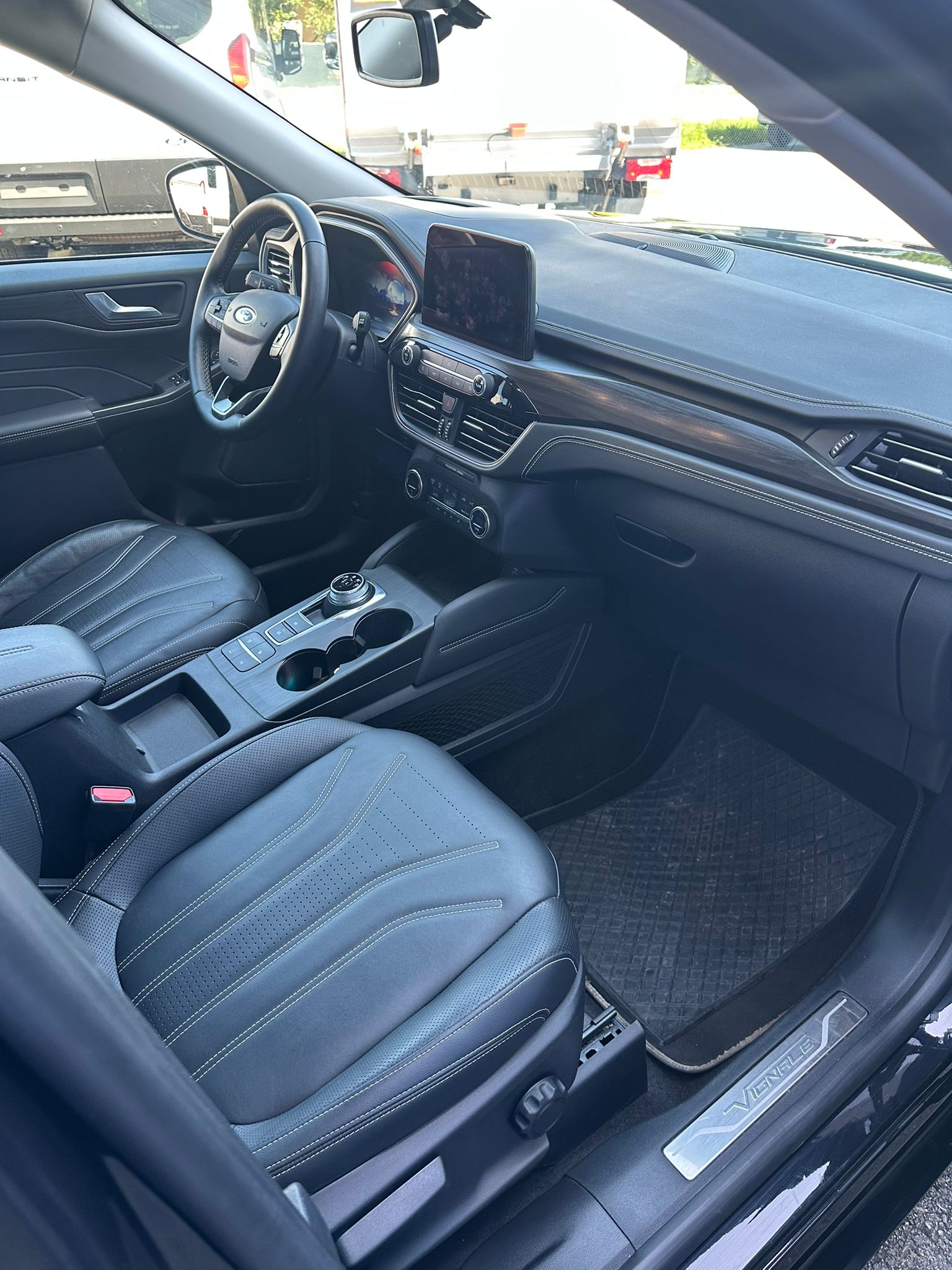 FORD Kuga 2.5 Hybrid Vignale 4x4-image-12