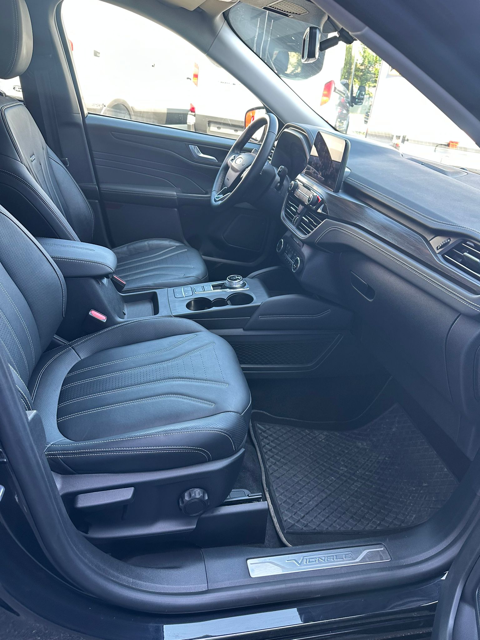 FORD Kuga 2.5 Hybrid Vignale 4x4-image-11