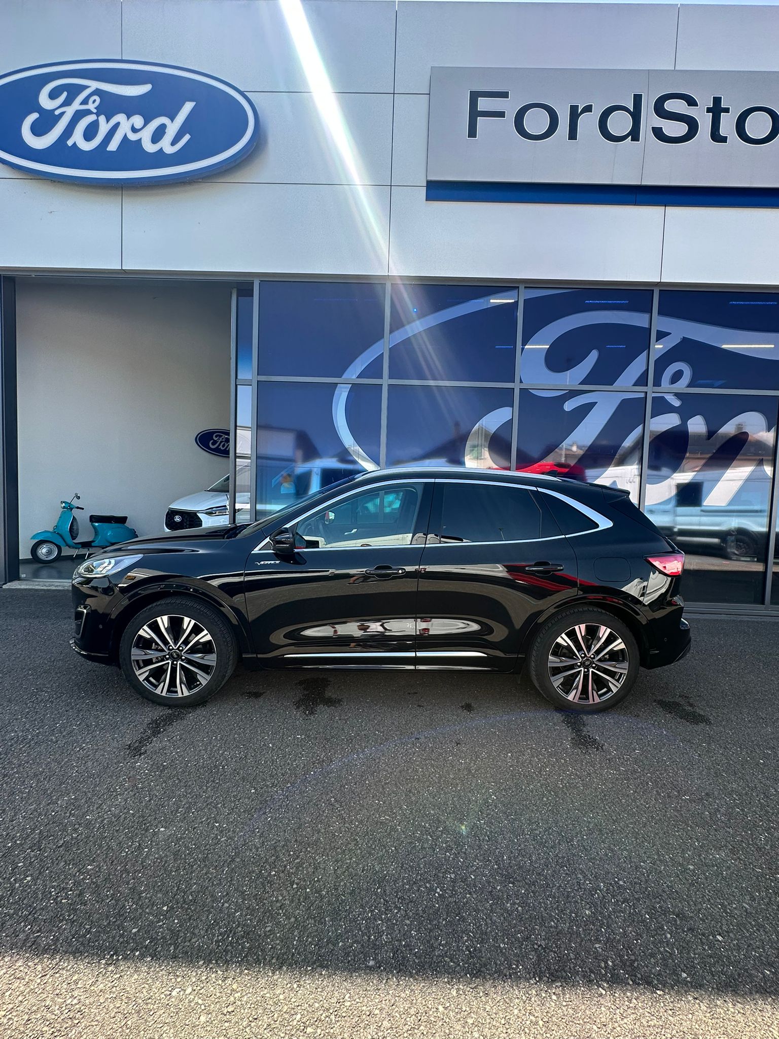 FORD Kuga 2.5 Hybrid Vignale 4x4-image-2