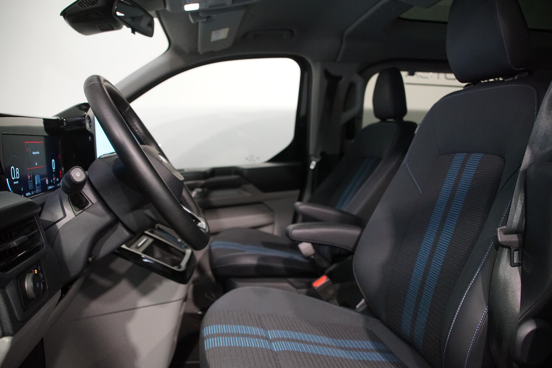 FORD Tourneo Bus 320 L1H1 Sport Automat 4x4-image-15