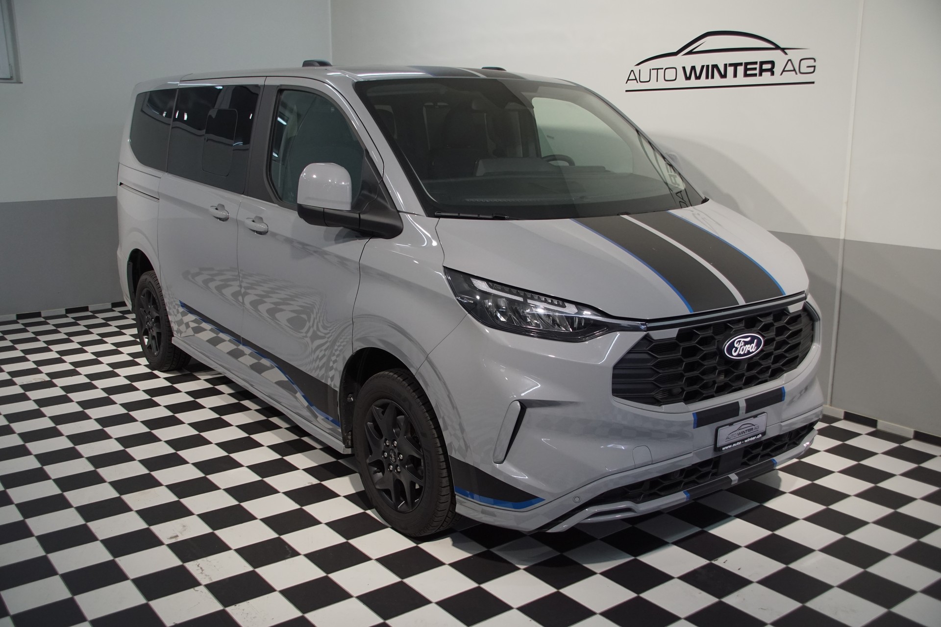 FORD Tourneo Bus 320 L1H1 Sport Automat 4x4