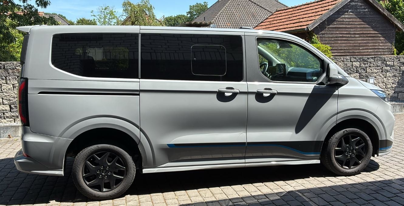 FORD Tourneo Bus 320 L1H1 Sport Automat 4x4-image-2