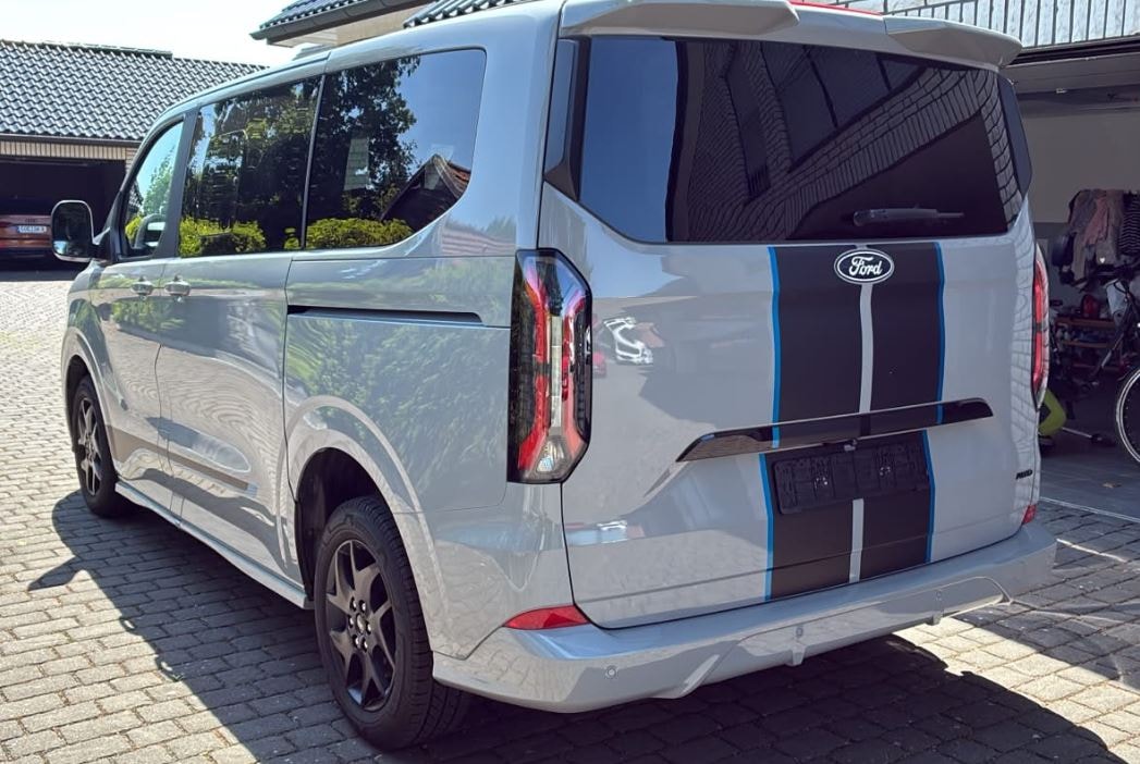 FORD Tourneo Bus 320 L1H1 Sport Automat 4x4-image-1