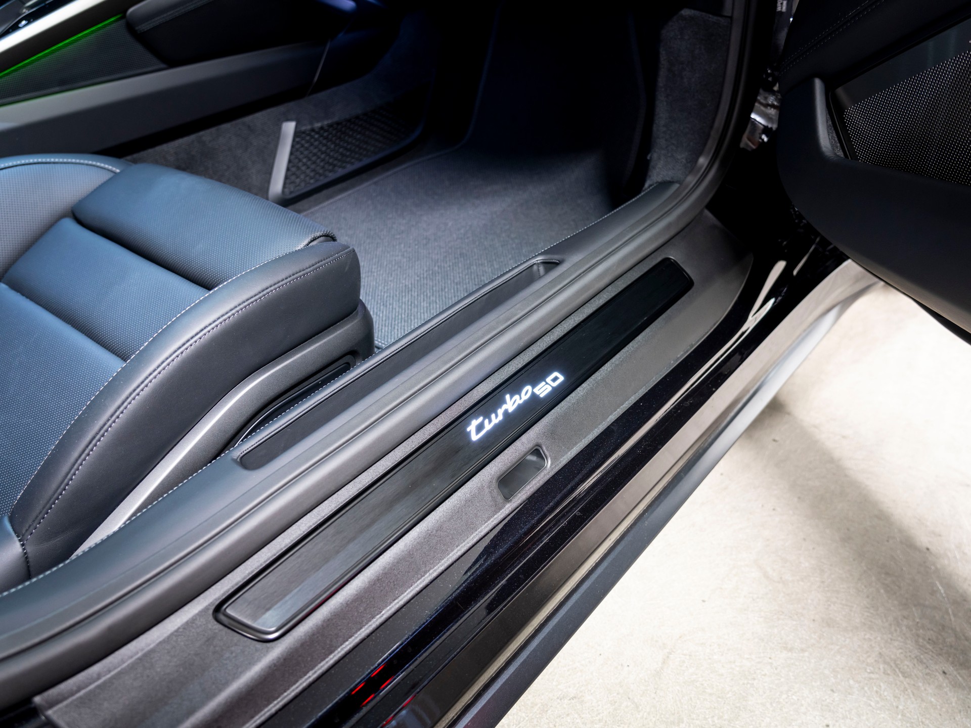 PORSCHE 911 Turbo 50 Jahre-image-24