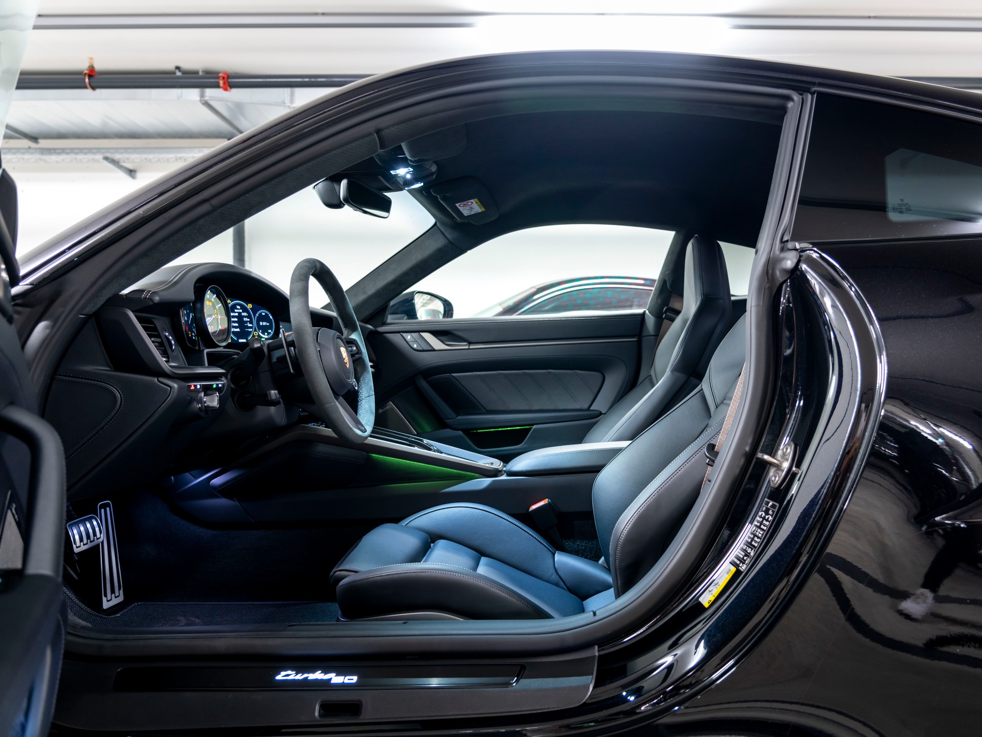 PORSCHE 911 Turbo 50 Jahre-image-17