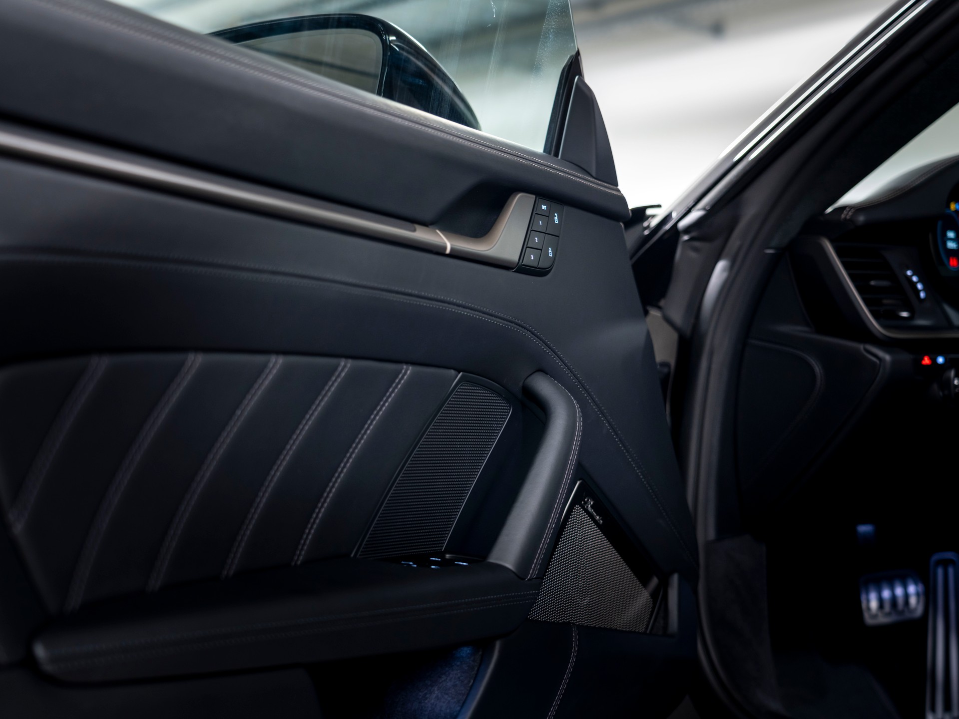 PORSCHE 911 Turbo 50 Jahre-image-19