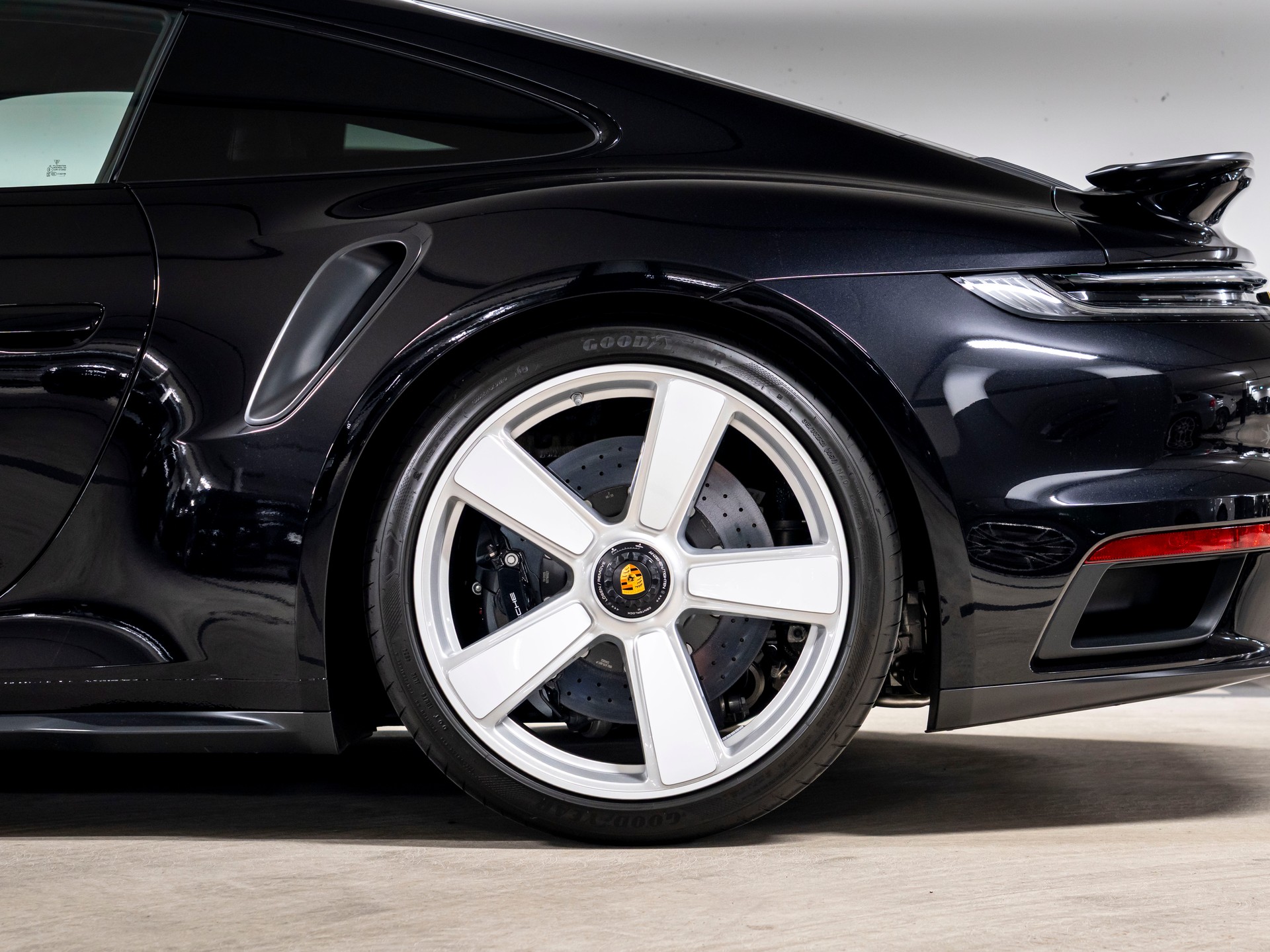PORSCHE 911 Turbo 50 Jahre-image-8