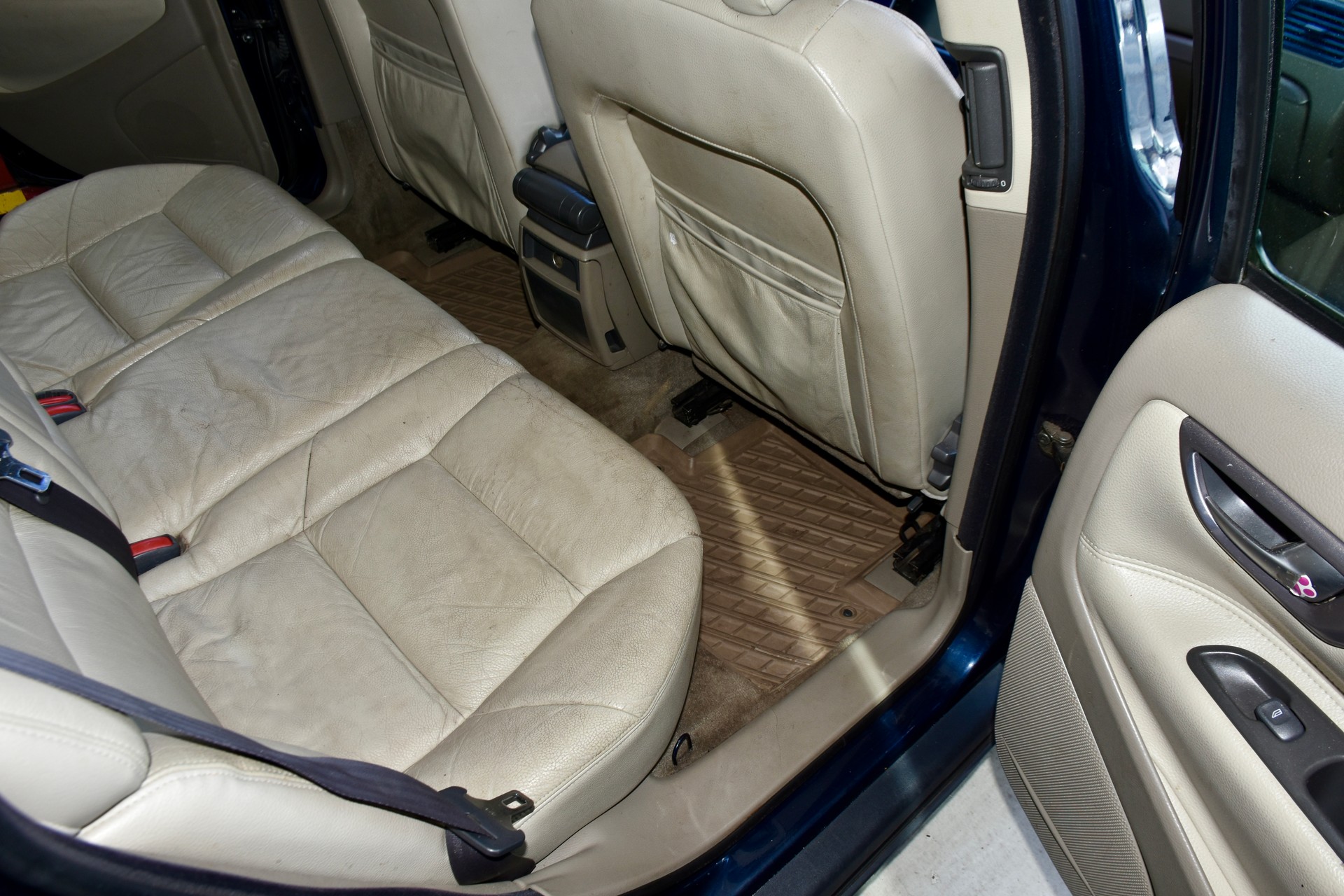 VOLVO V70 2.4-image-6