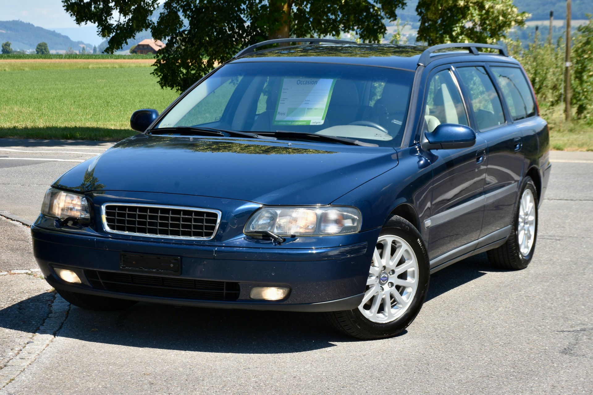 VOLVO V70 2.4-image-1