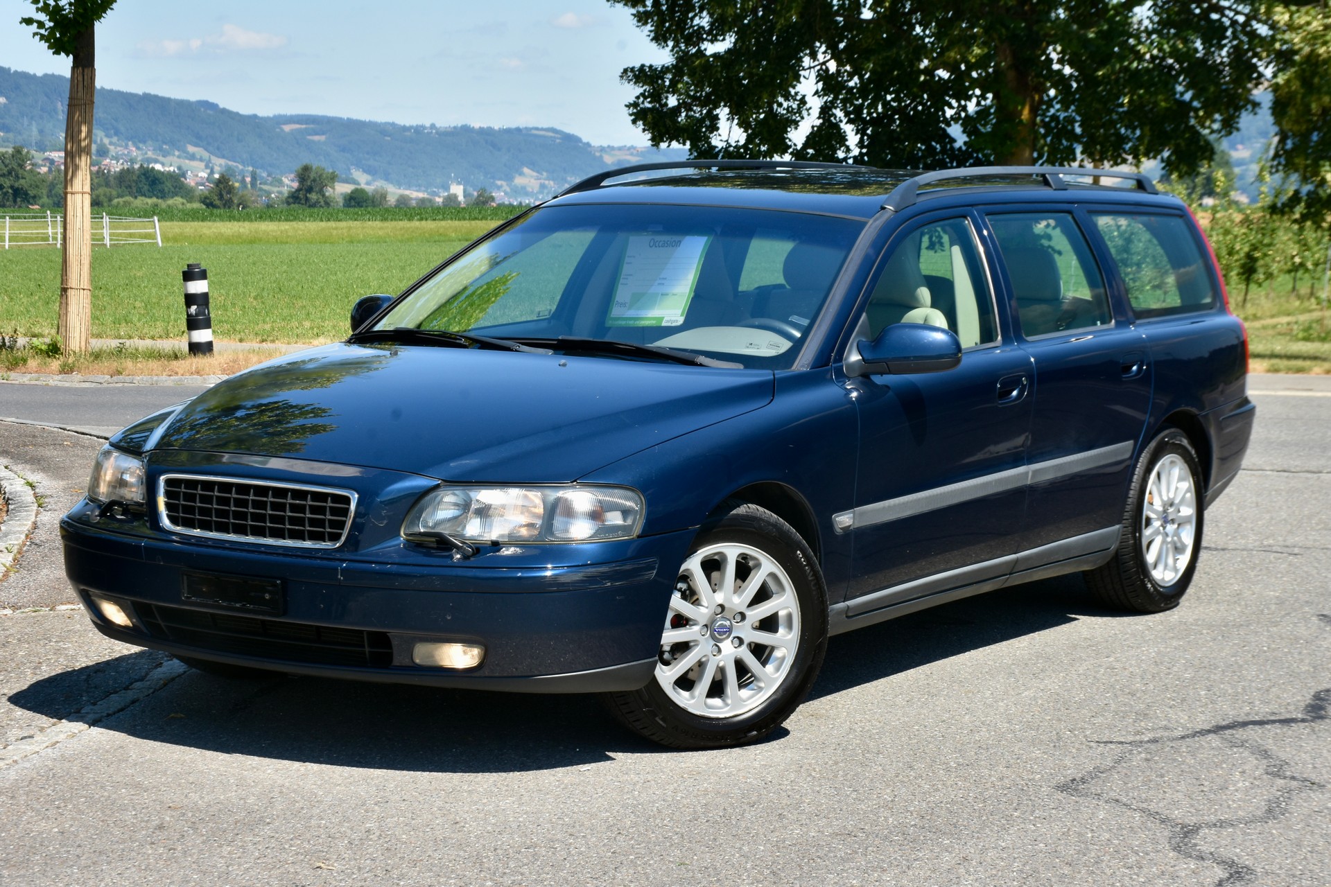 VOLVO V70 2.4-image-0