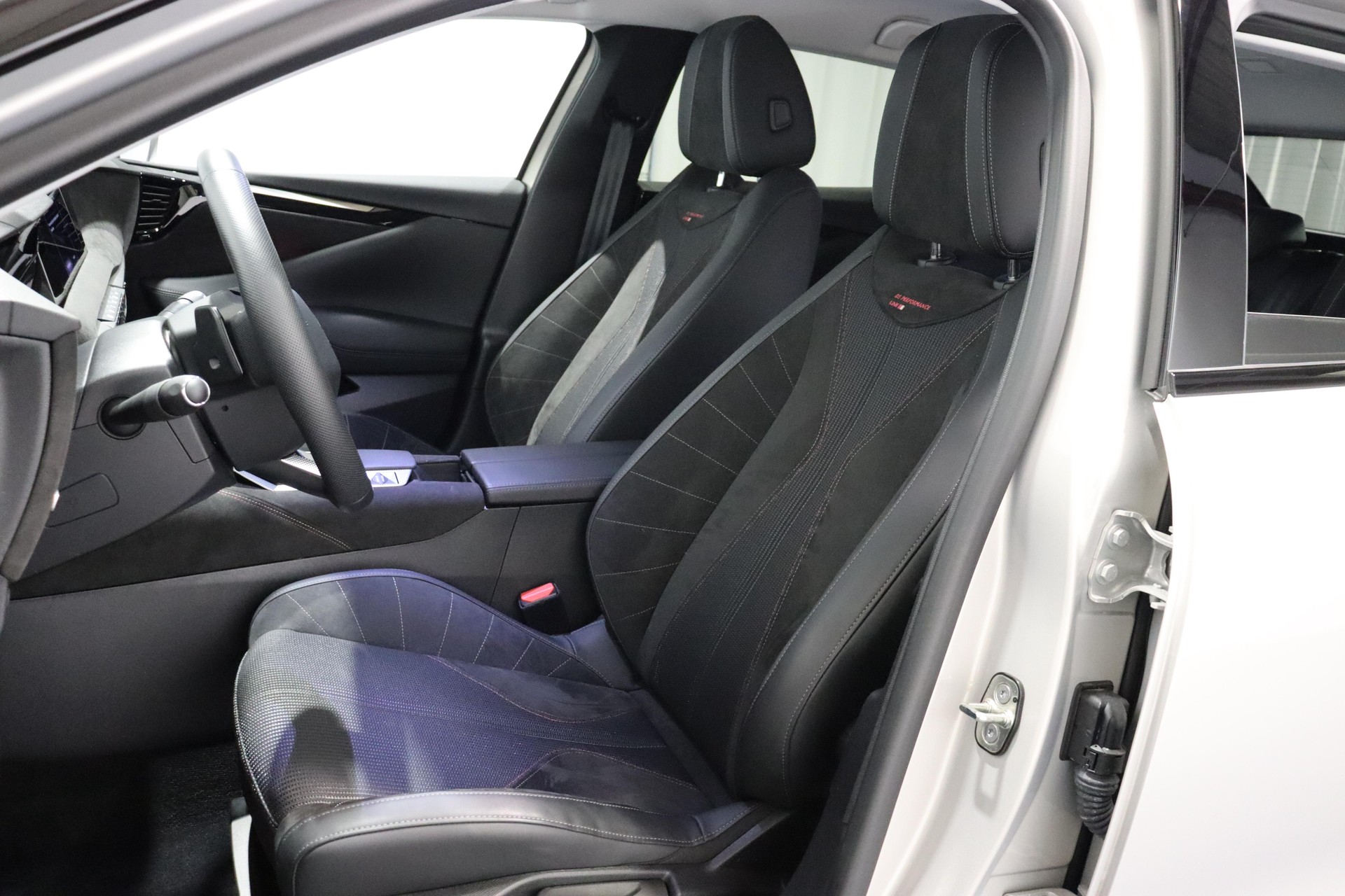 DS AUTOMOBILES 4 1.2 PureTech Ligne Noire-image-4