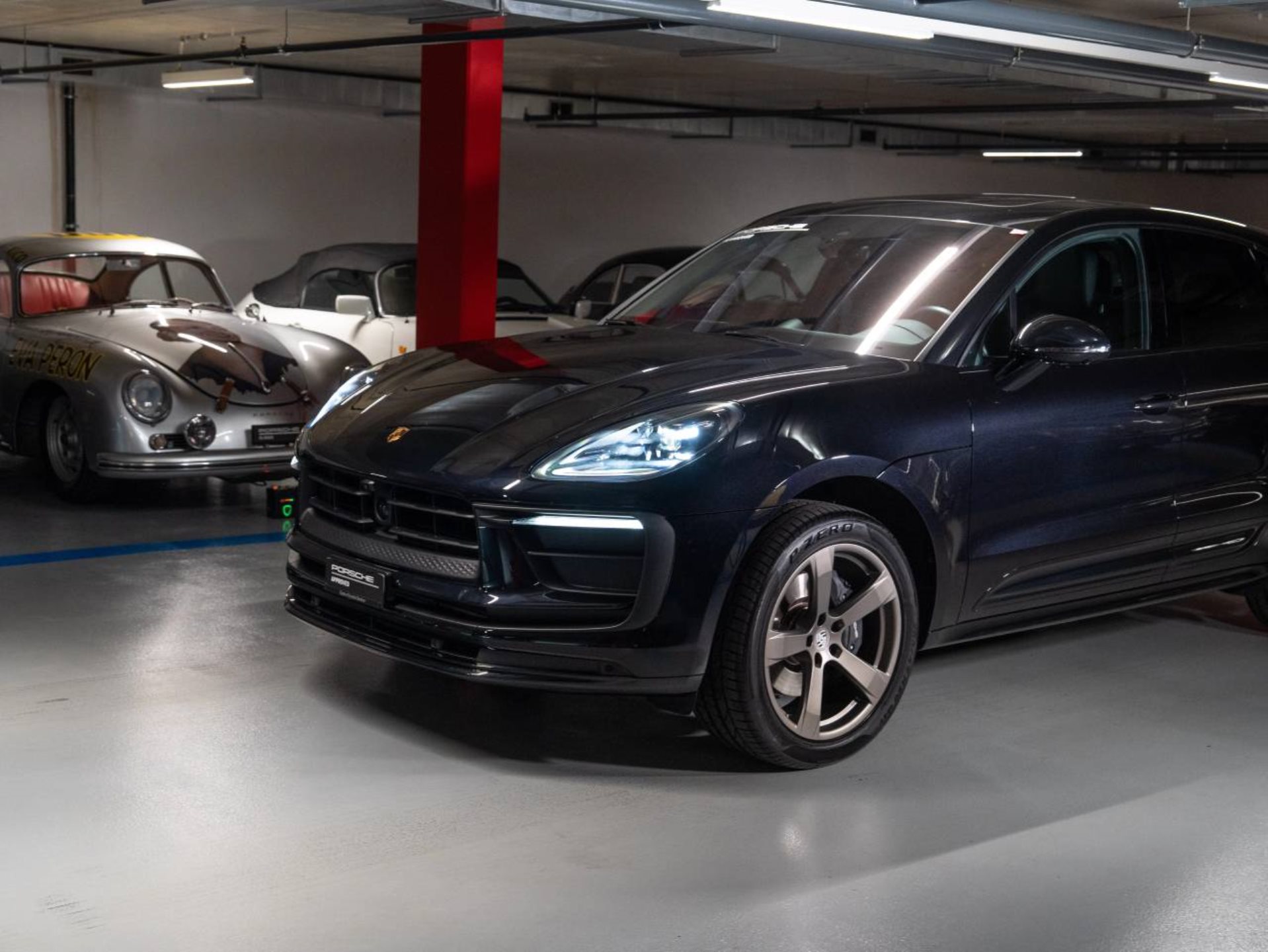 PORSCHE Macan (MY23)-image-19