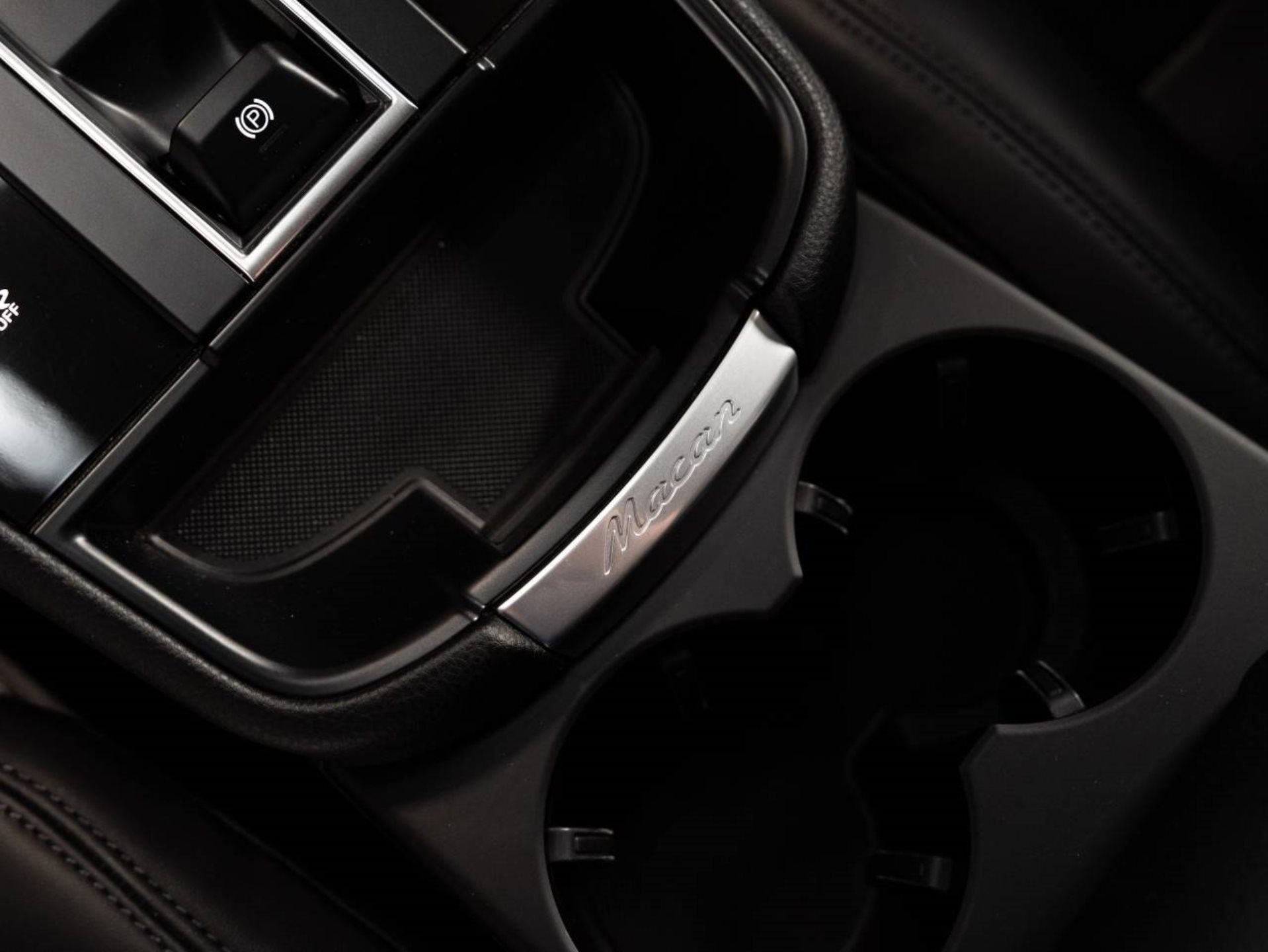 PORSCHE Macan (MY23)-image-14