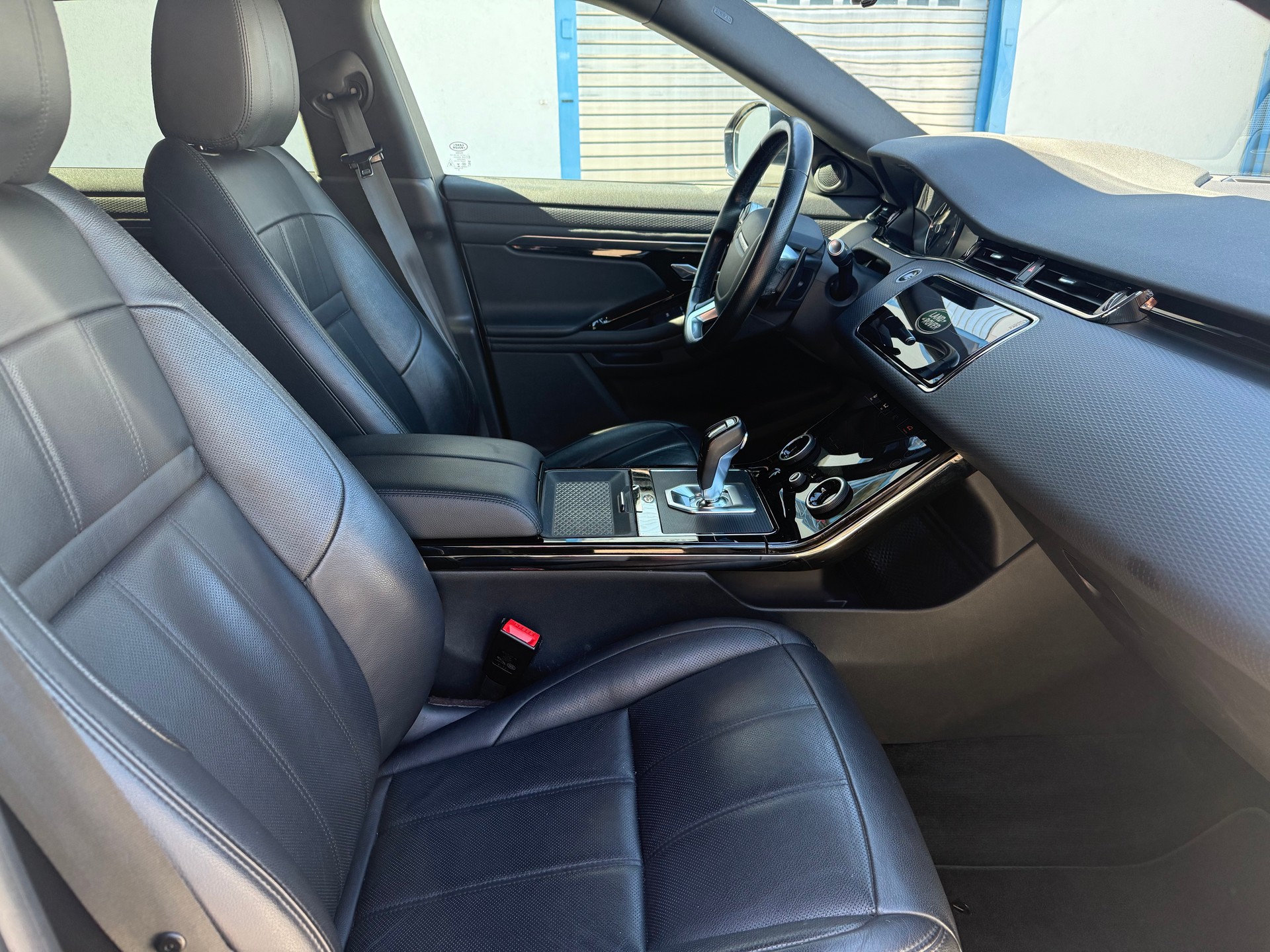 LAND ROVER 2.0 T 250 R-Dynamic S-image-4