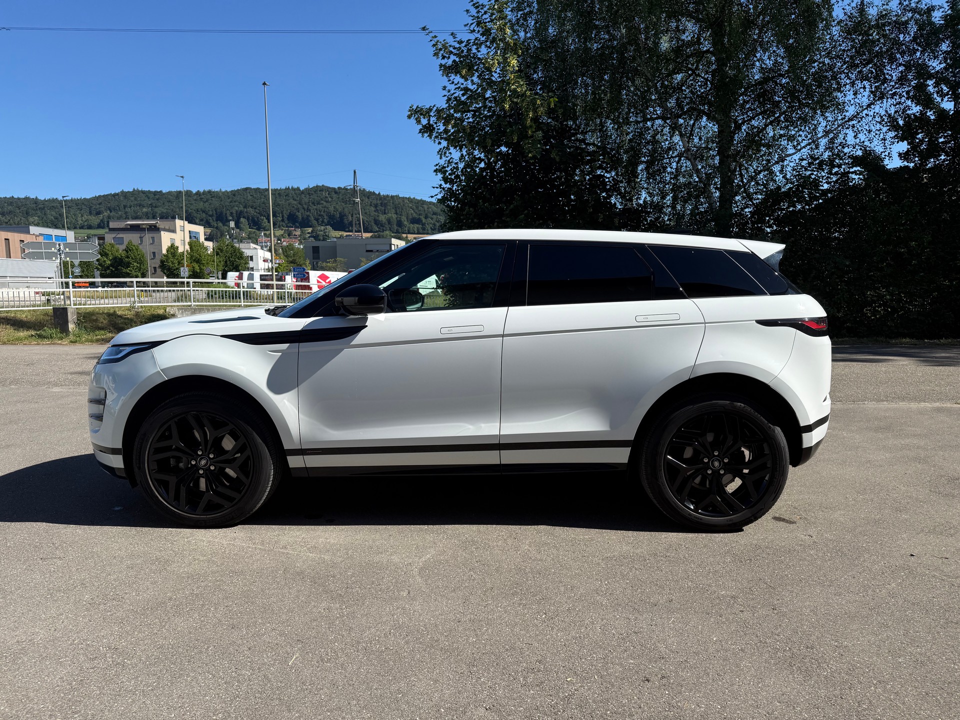 LAND ROVER 2.0 T 250 R-Dynamic S-image-1