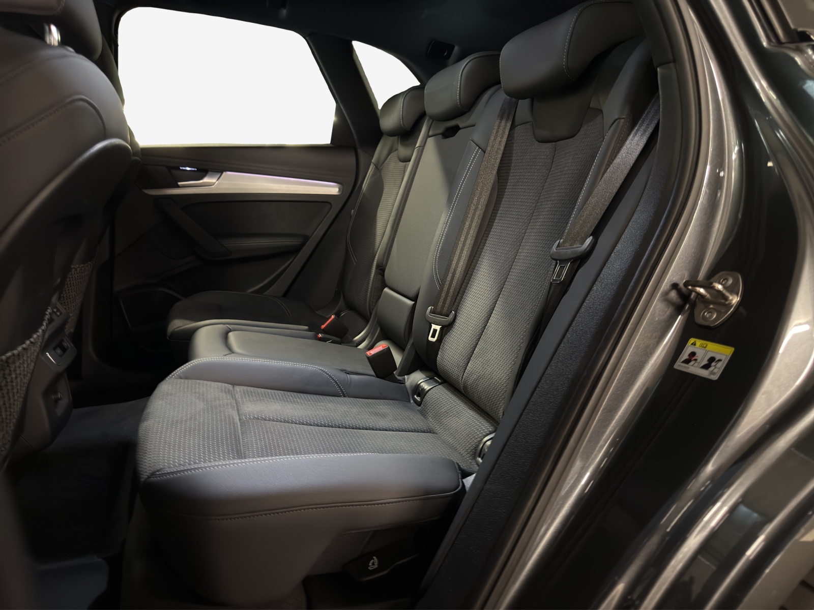 AUDI Q5 50 TFSI e PHEV S line quattro S-tronic-image-11