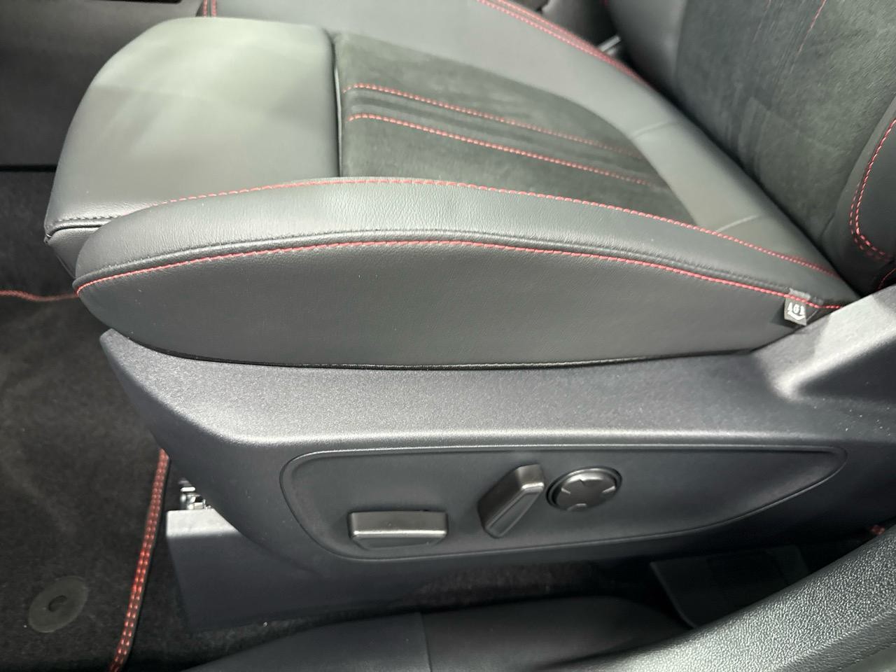 FORD Kuga 2.5 PHEV ST-Line X 243PS-image-4
