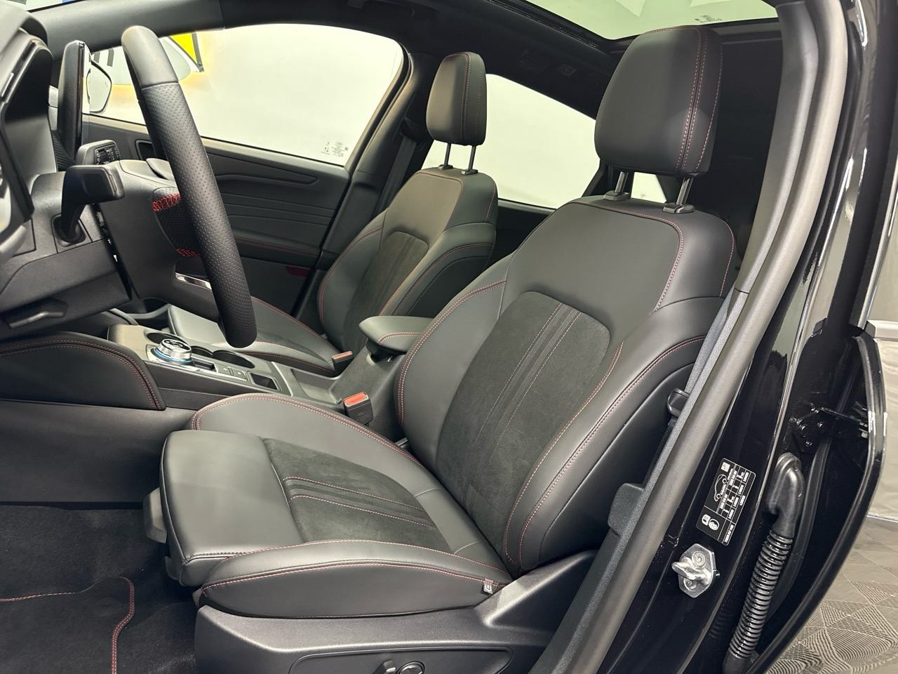 FORD Kuga 2.5 PHEV ST-Line X 243PS-showroom-element-3