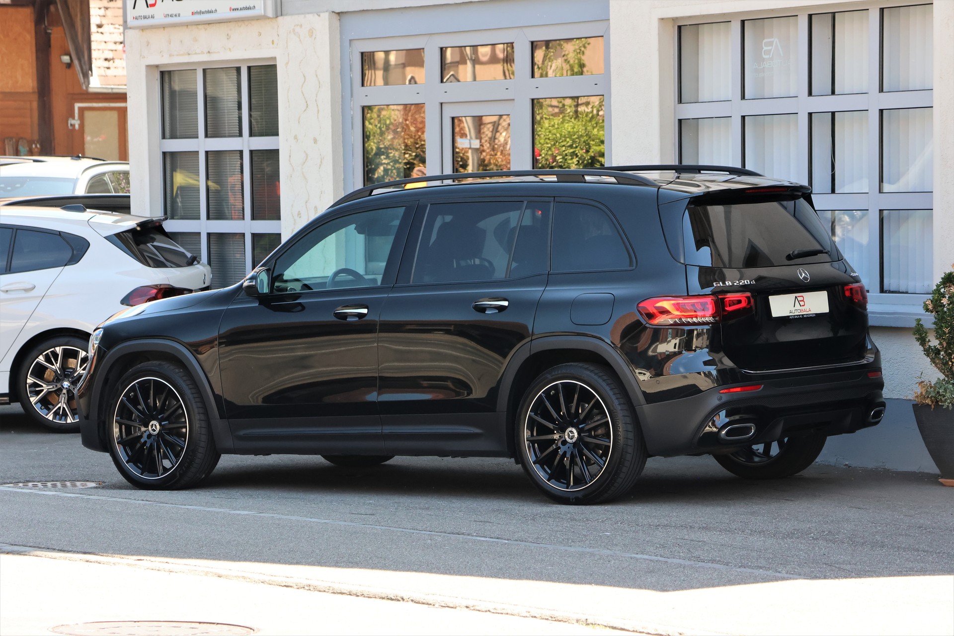 MERCEDES-BENZ GLB 220 d 4Matic AMG Line 8G-Tronic (CH) + 2.0T AHK-image-4