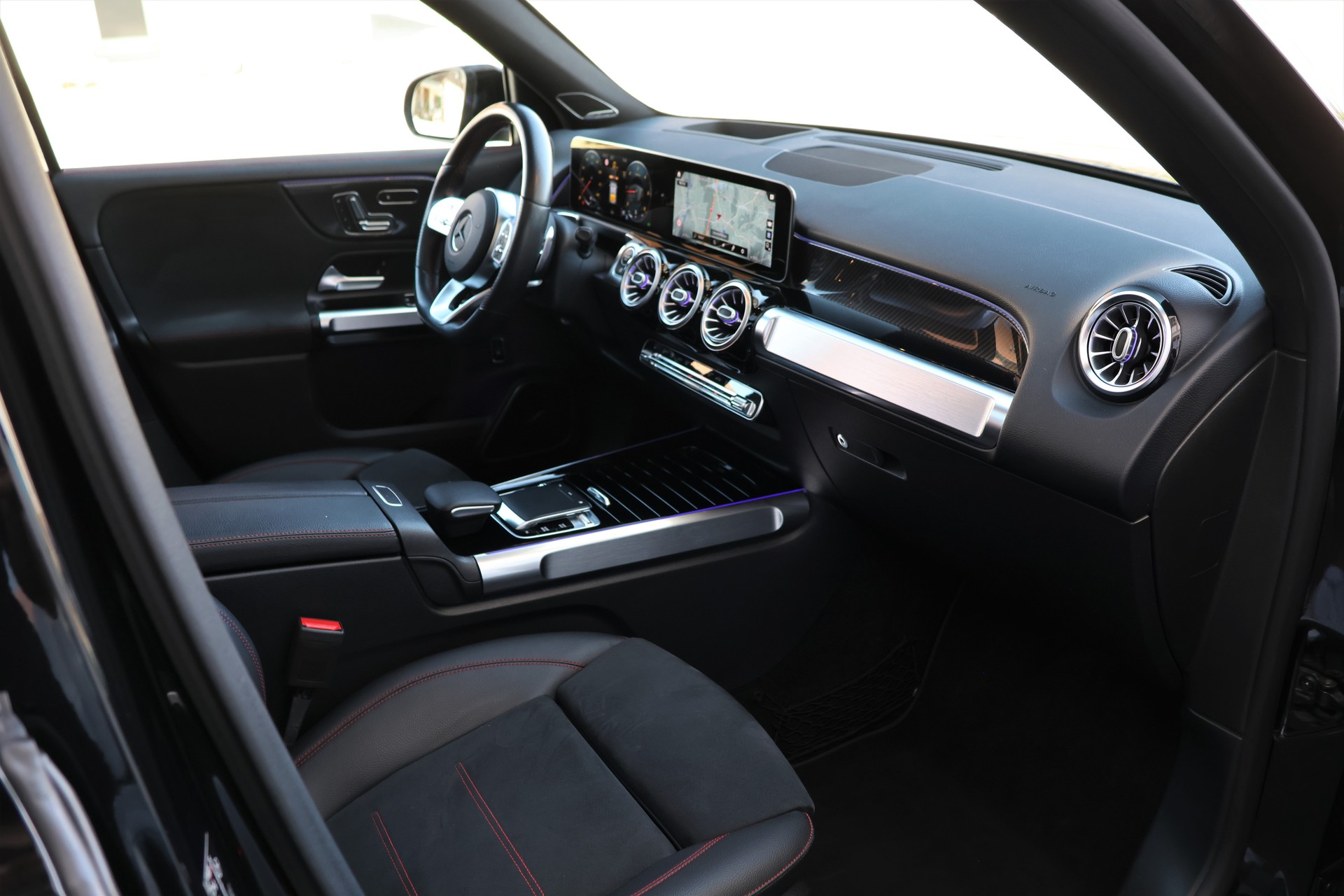 MERCEDES-BENZ GLB 220 d 4Matic AMG Line 8G-Tronic (CH) + 2.0T AHK-image-18