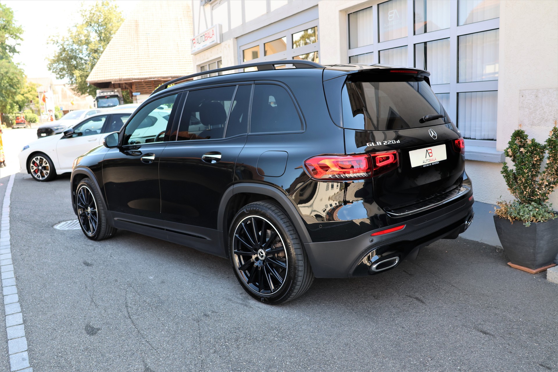 MERCEDES-BENZ GLB 220 d 4Matic AMG Line 8G-Tronic (CH) + 2.0T AHK-image-6
