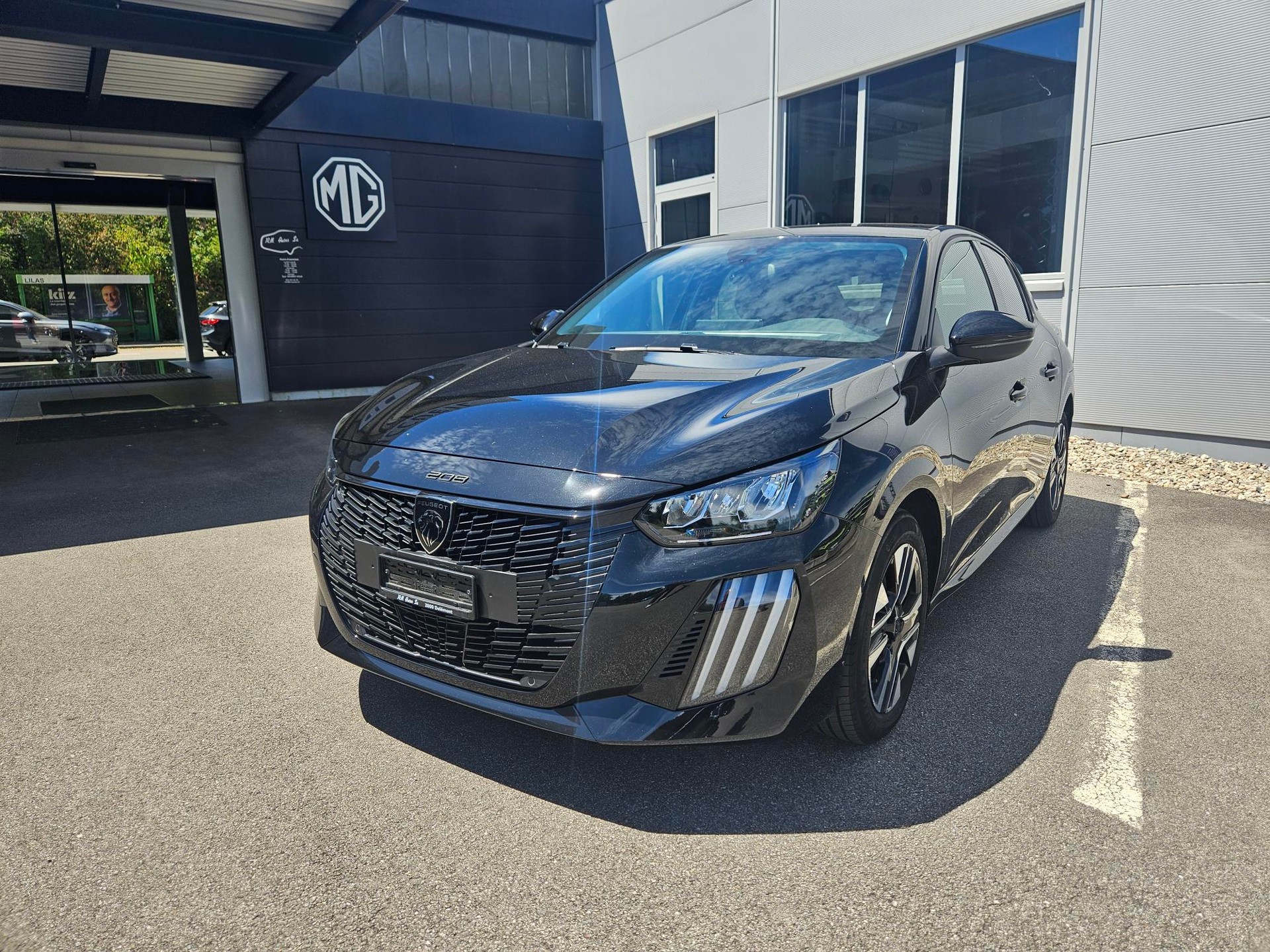 PEUGEOT 208 1.2 MHEV 110 Allure-image-1