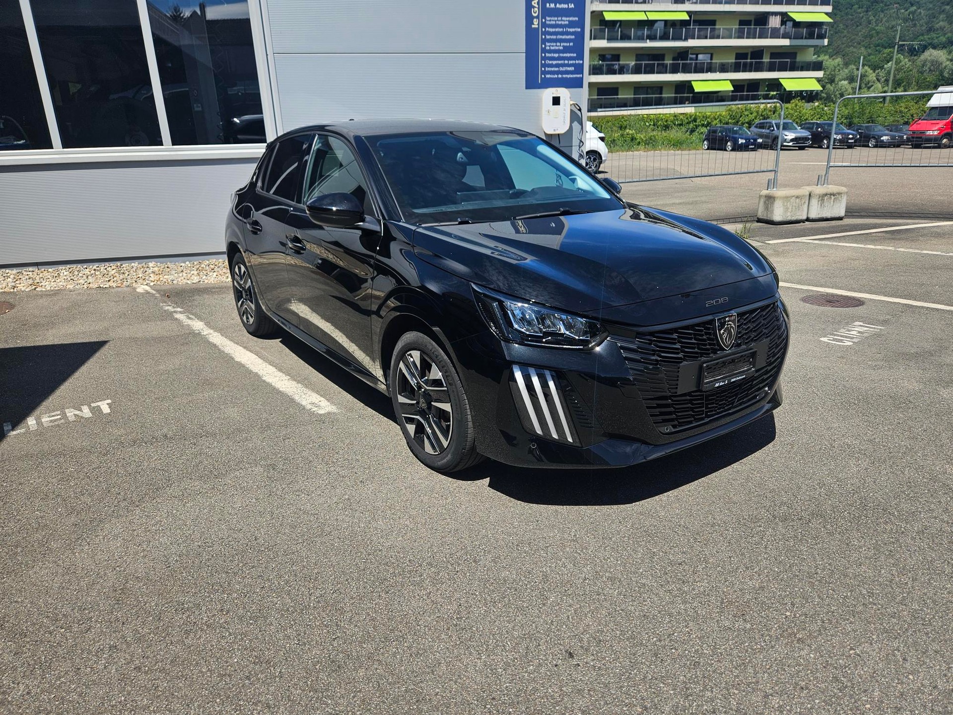 PEUGEOT 208 1.2 MHEV 110 Allure-image-5