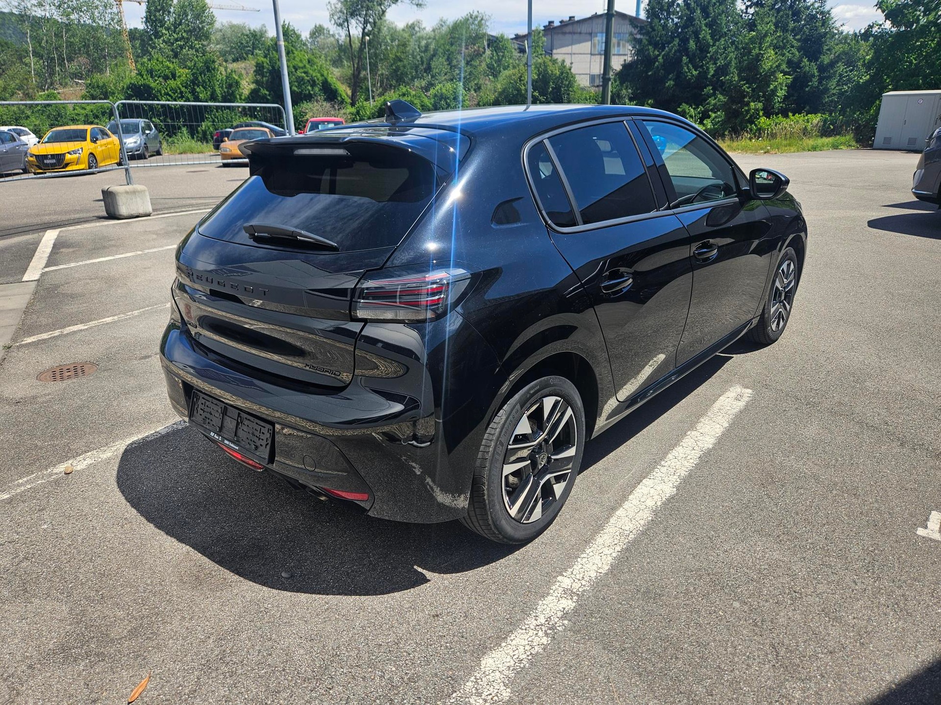 PEUGEOT 208 1.2 MHEV 110 Allure-image-4