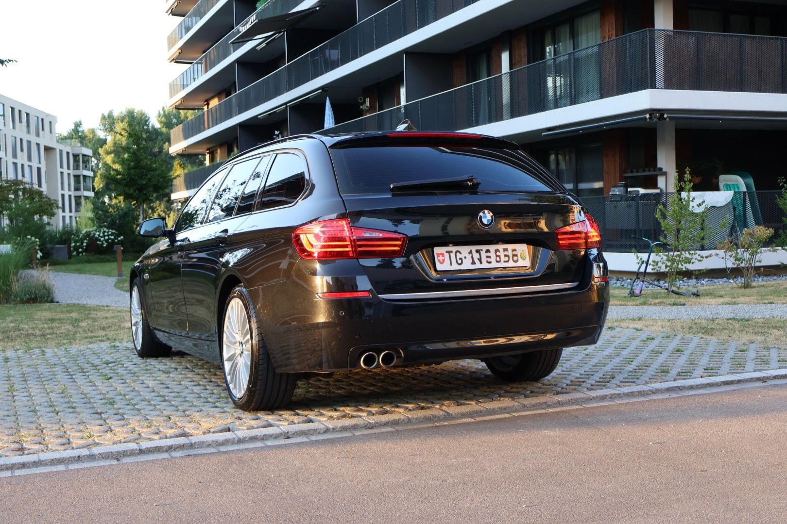 BMW 525 d Touring xDrive Luxury Line Steptronic-image-2