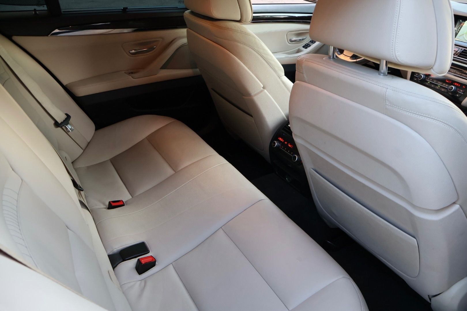 BMW 525 d Touring xDrive Luxury Line Steptronic-image-6