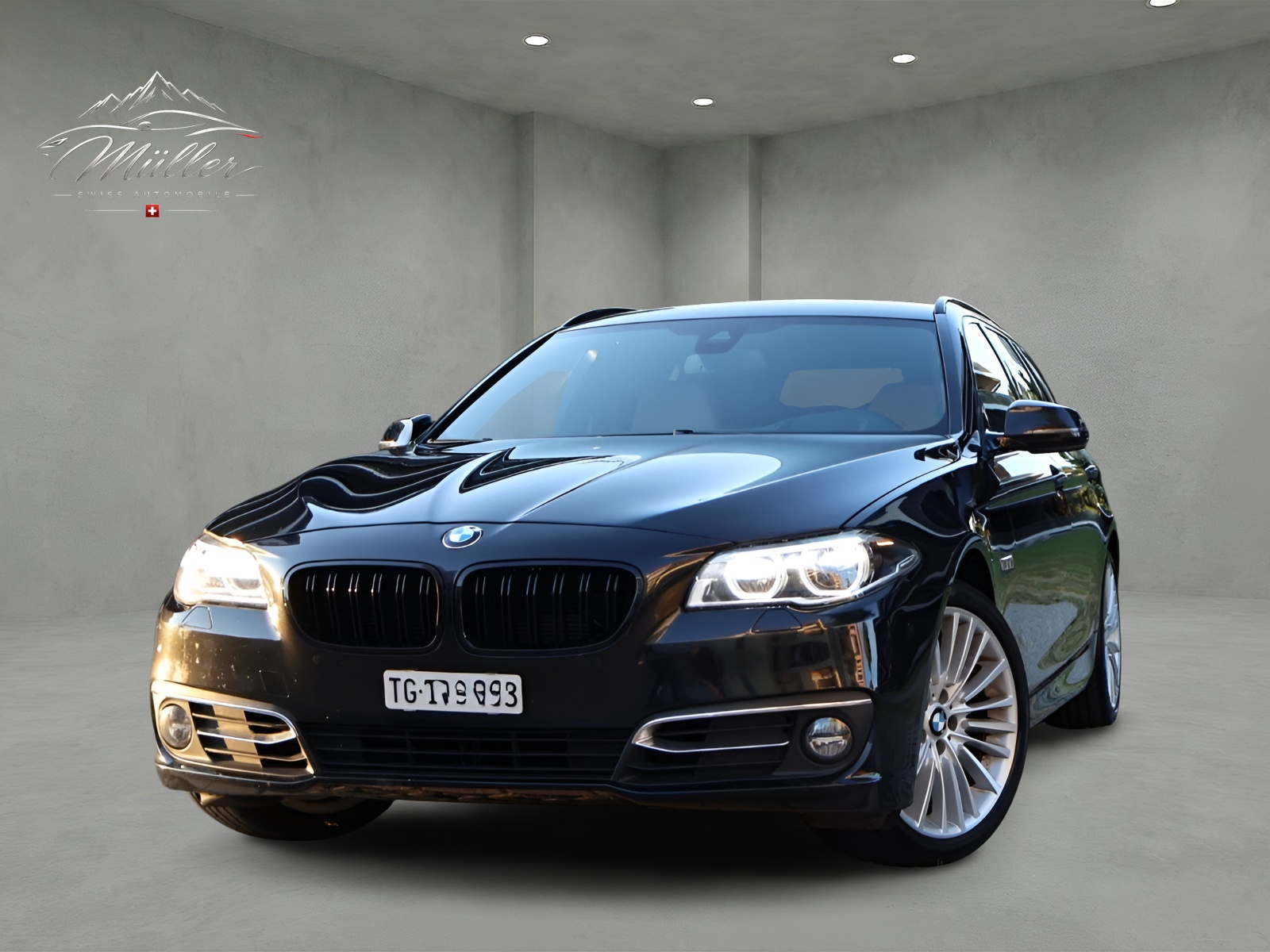 BMW 525 d Touring xDrive Luxury Line Steptronic-showroom-element-1