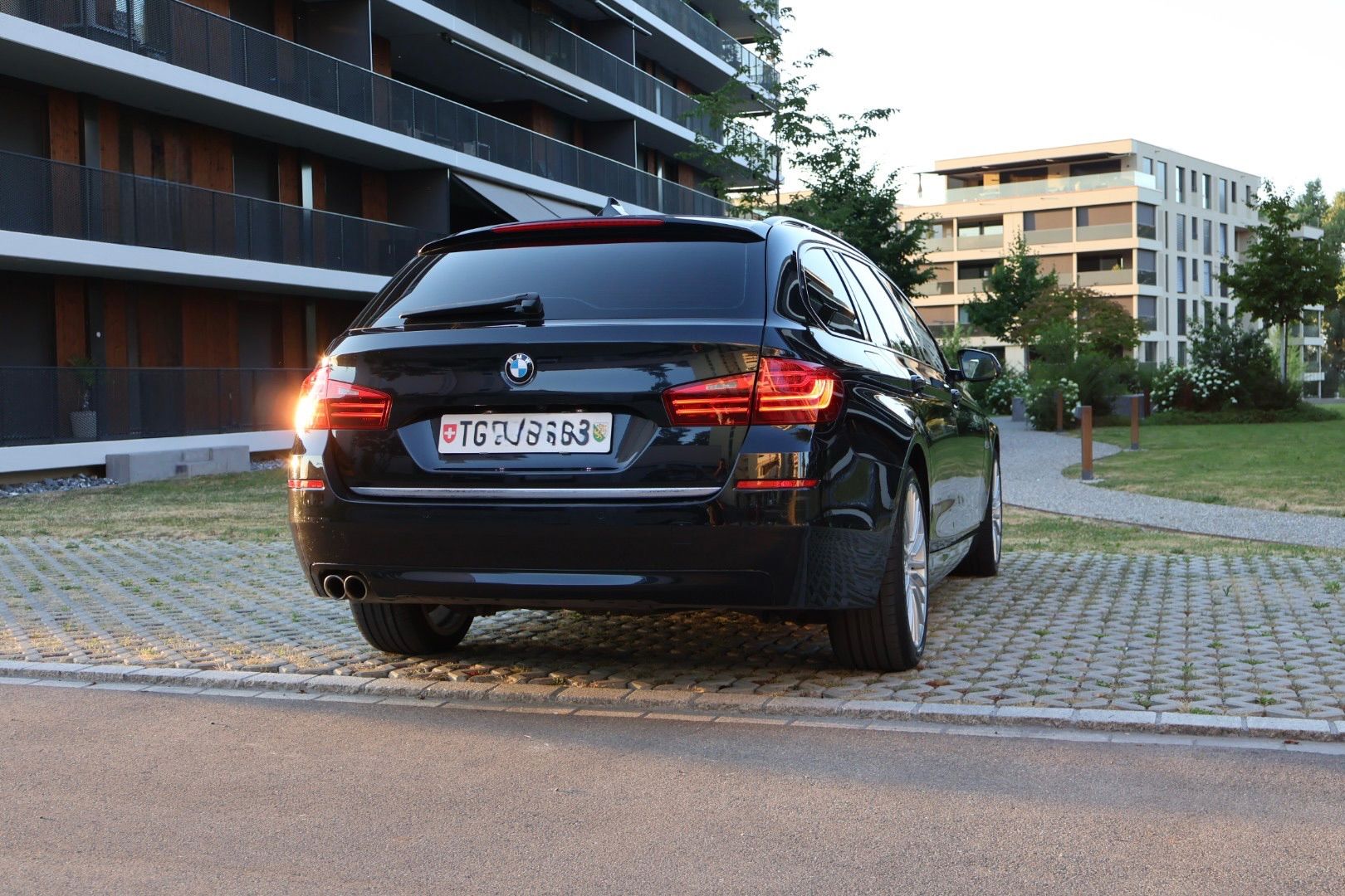 BMW 525 d Touring xDrive Luxury Line Steptronic-image-3
