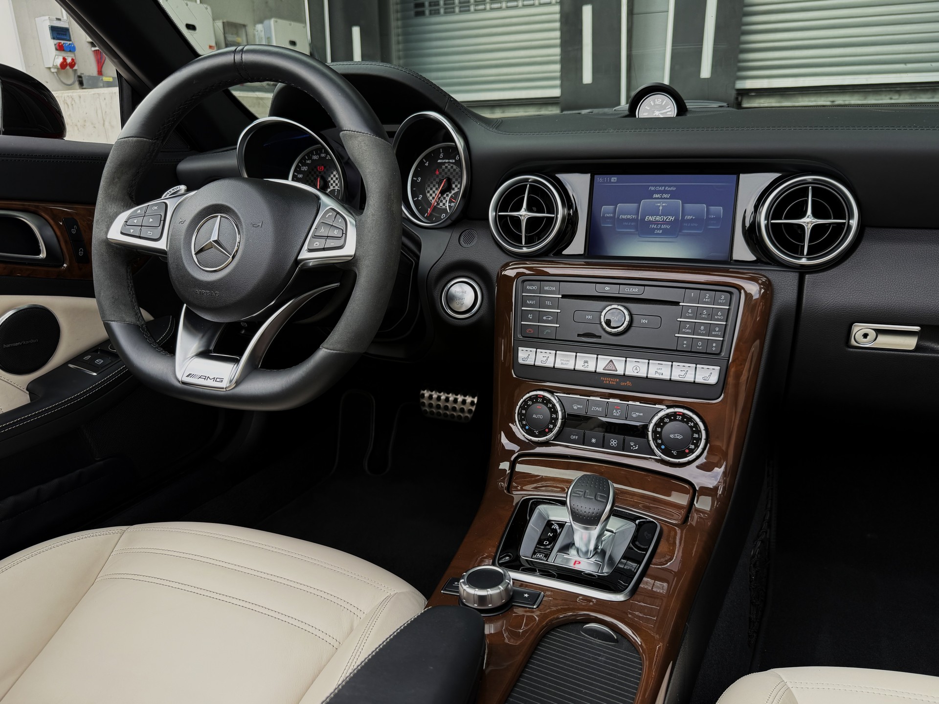 MERCEDES-BENZ SLC 43 AMG 9G-Tronic "DESIGNO" 390PS - *ABSOLUT NEUWERTIG* - *WAHNSINNS-AUSSTATTUNG* - *GRATIS-SERVICE & GARANTIE*-image-24