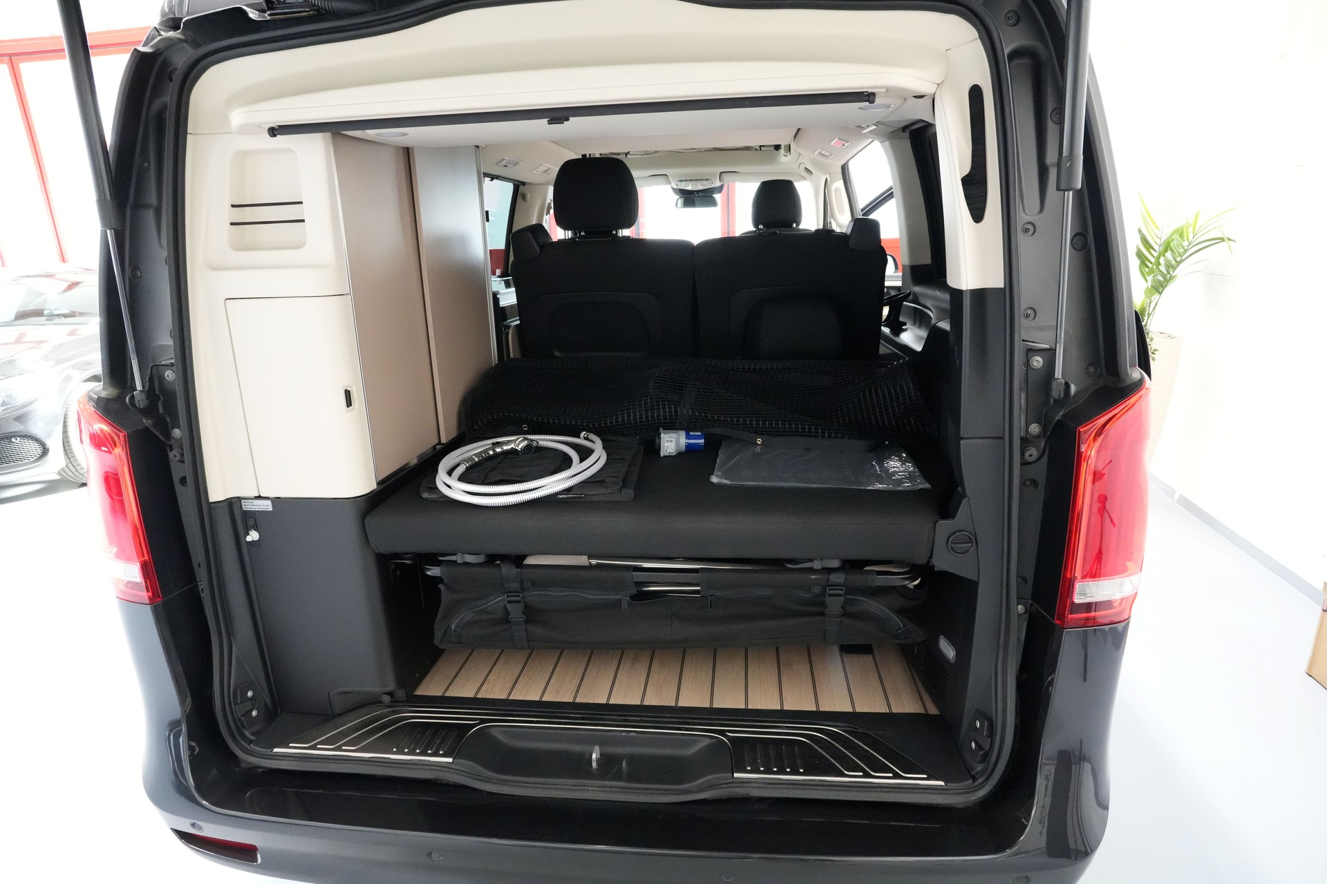 MERCEDES-BENZ Marco Polo 300 d 4M Automat-image-15