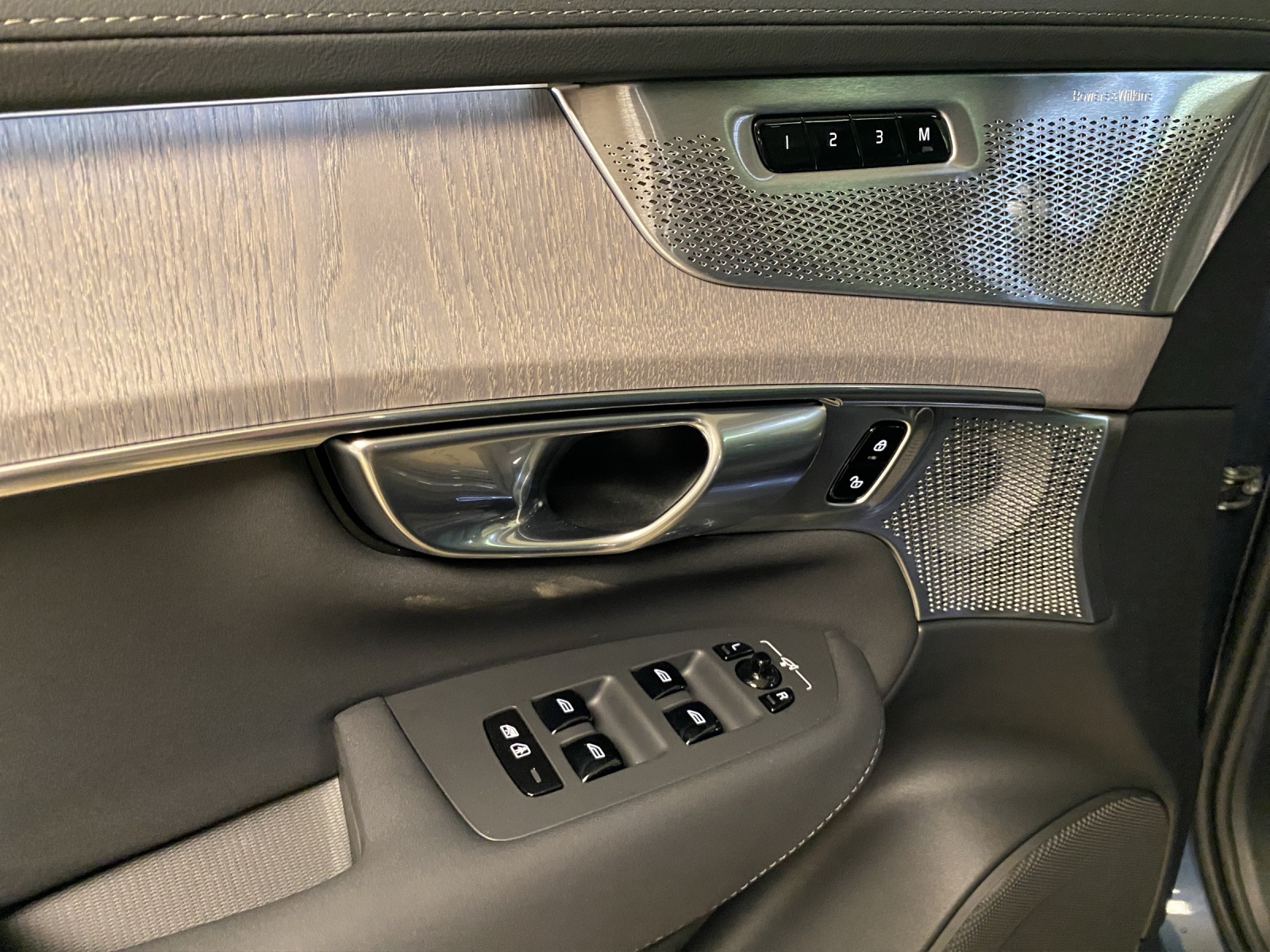 VOLVO XC90 T8 eAWD PluginHybrid Ultra Dark Xclusive Geartronic-image-9