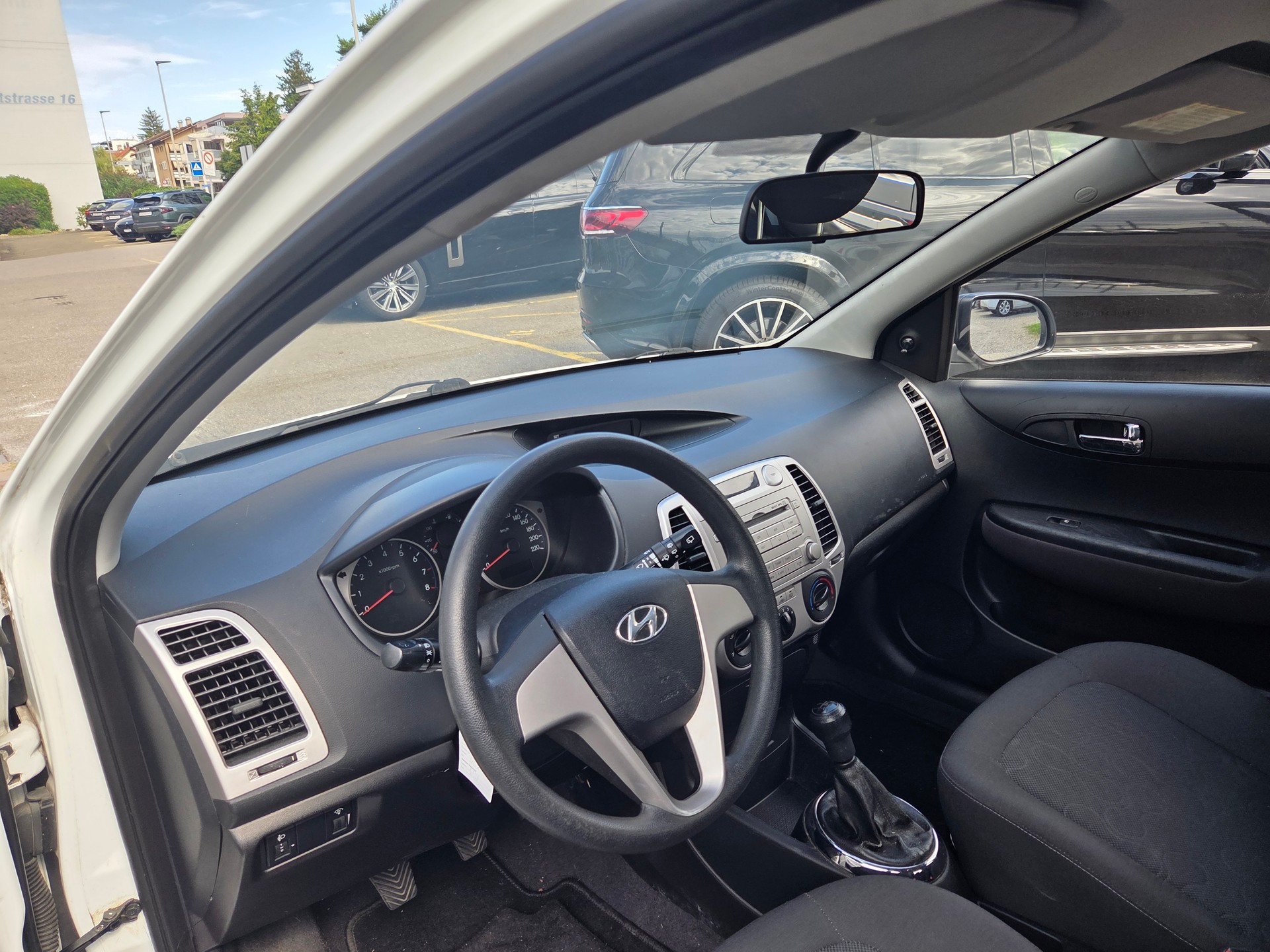 HYUNDAI i20 1.2 Comfort-image-9