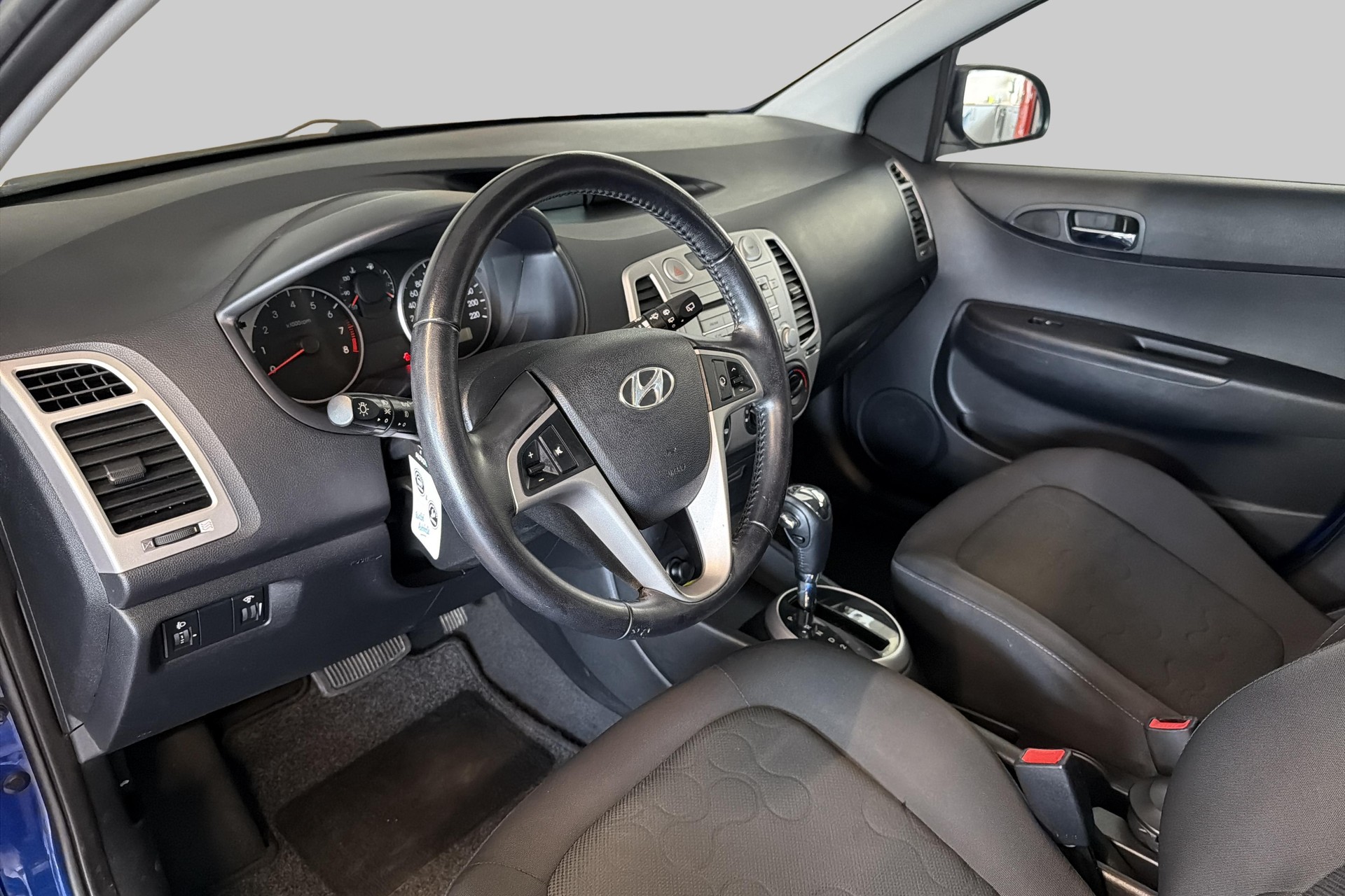 HYUNDAI i20 1.4 Style Automatic-image-8