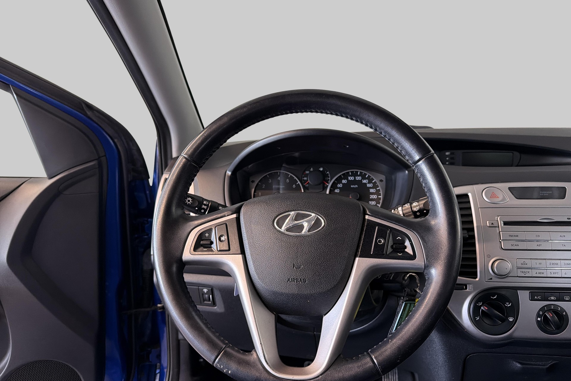 HYUNDAI i20 1.4 Style Automatic-image-9
