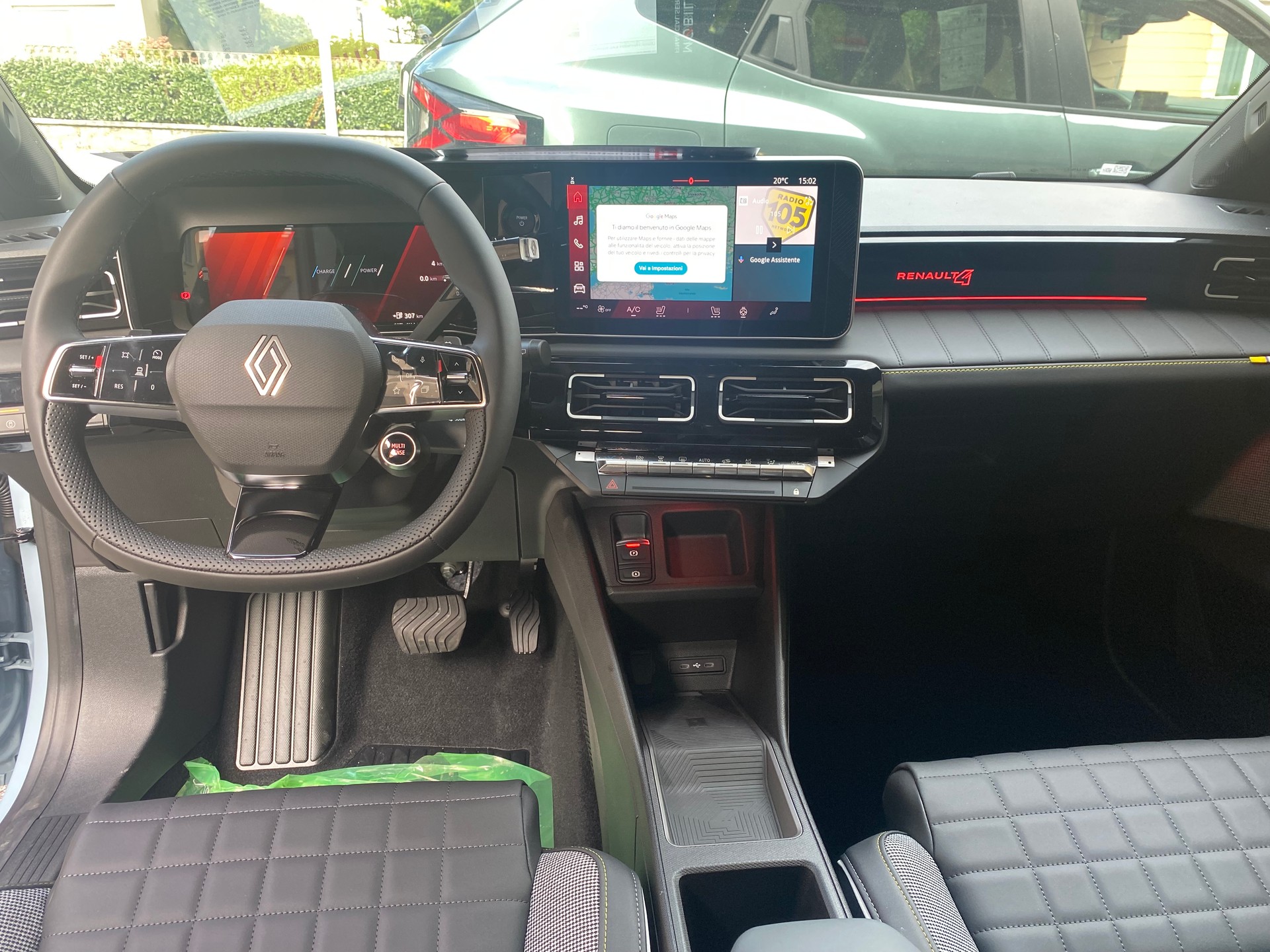 RENAULT R4 E-Tech Comfort Range 52 kWh Iconic-image-12