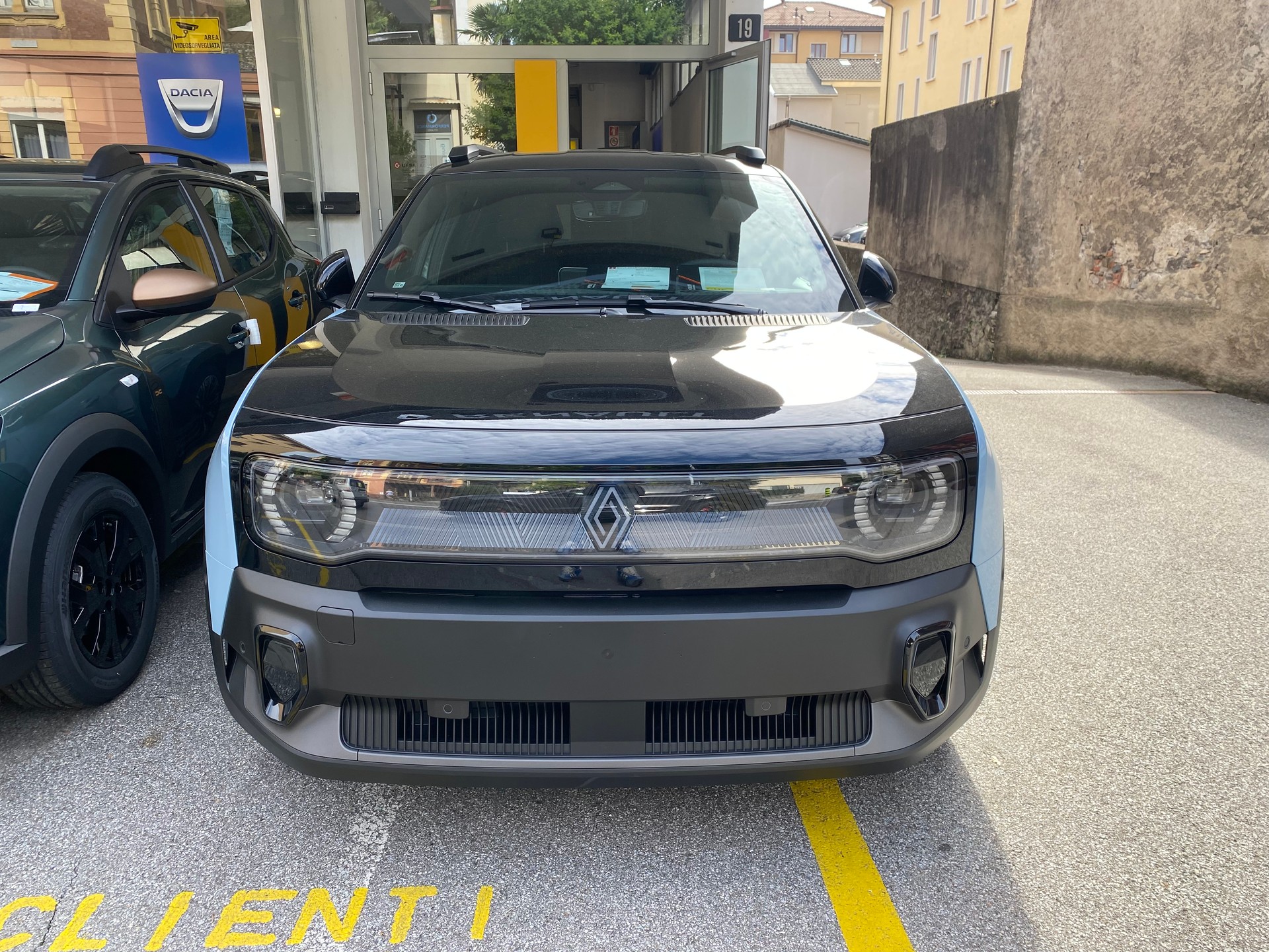 RENAULT R4 E-Tech Comfort Range 52 kWh Iconic-image-13