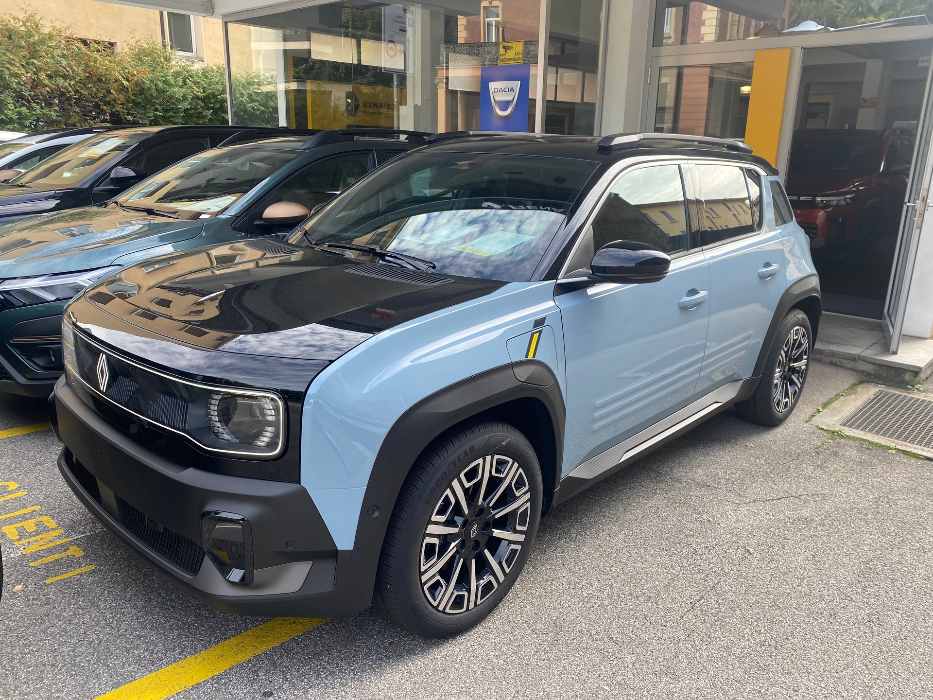 RENAULT R4 E-Tech Comfort Range 52 kWh Iconic-image-1
