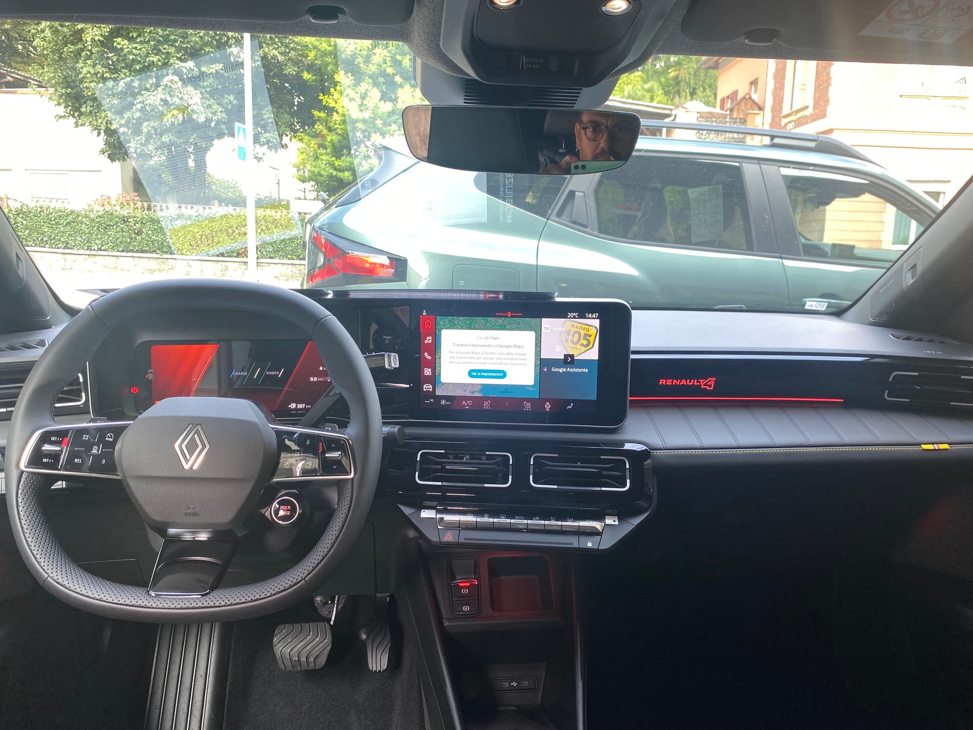 RENAULT R4 E-Tech Comfort Range 52 kWh Iconic-image-8
