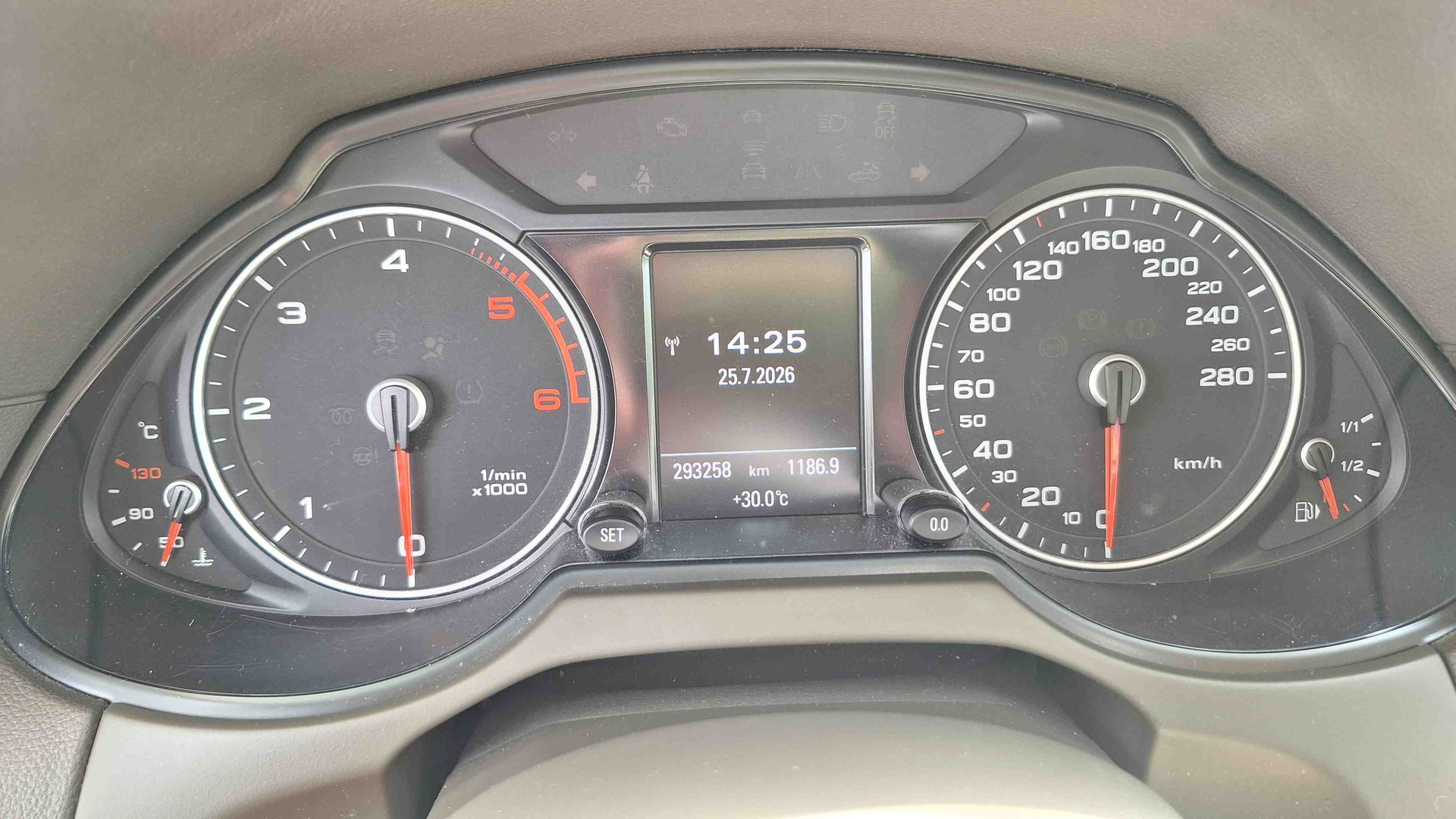 AUDI 3.0 V6 TDI quattro S-Tronic-image-3