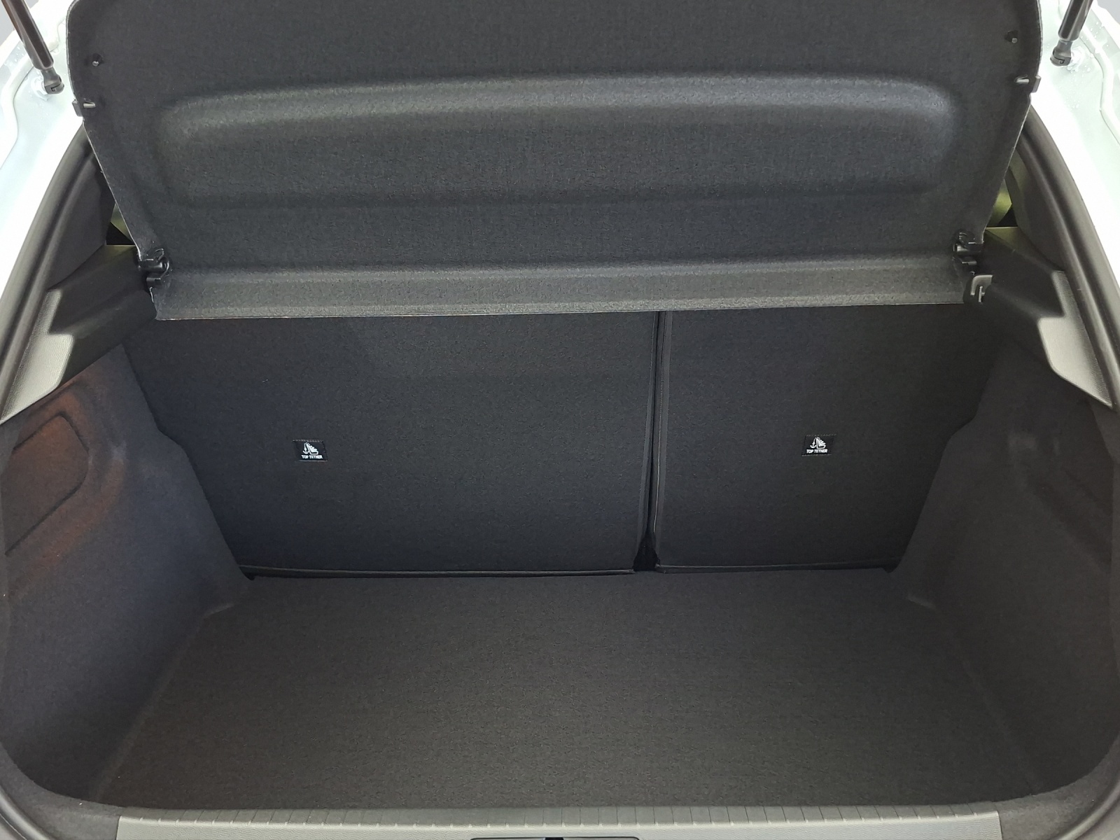 PEUGEOT 208 1.2 Hybrid 145 GT Exclusive-image-14